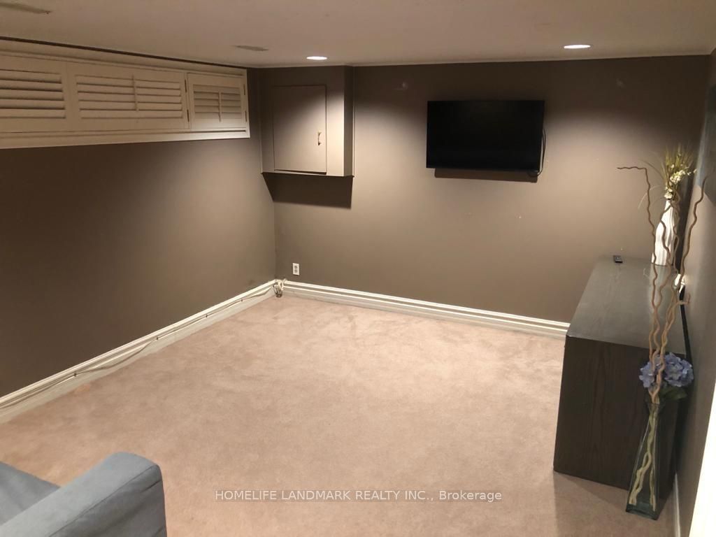 Unit Bsmt - 10 Oscar Court, North York 3