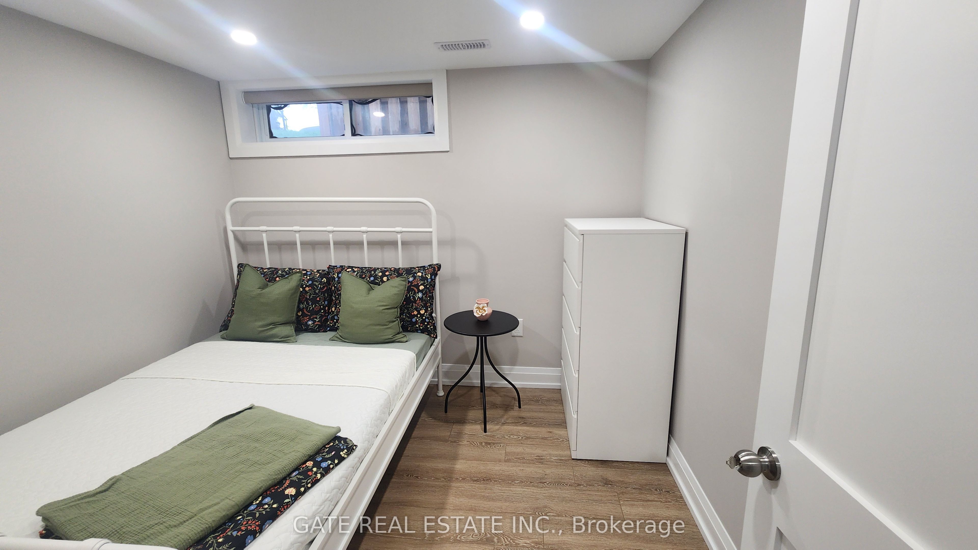 Unit BSMT - 29 Caronport Crescent, North York 4