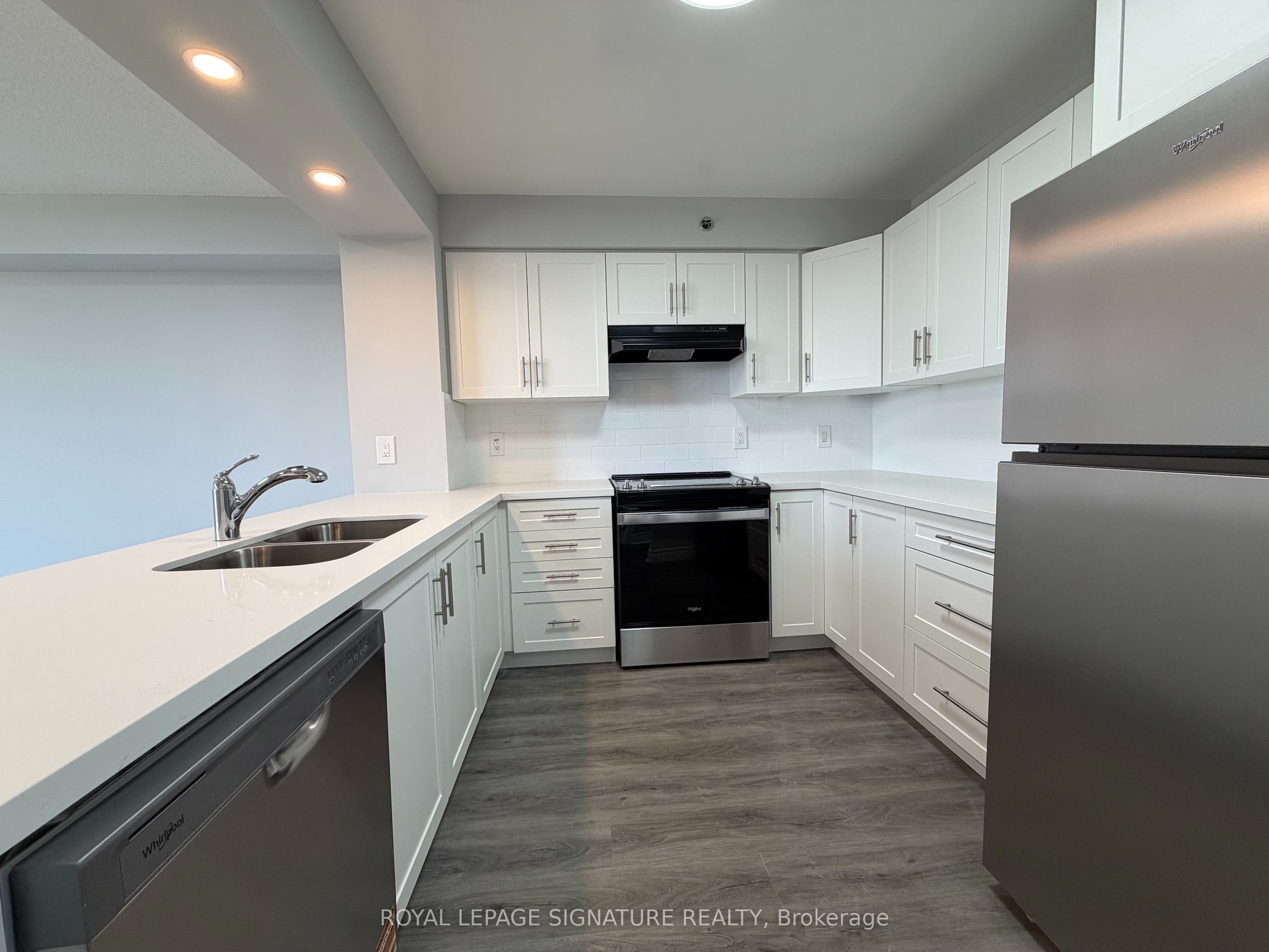 Unit 816 - 2 Neptune Drive, North York 4