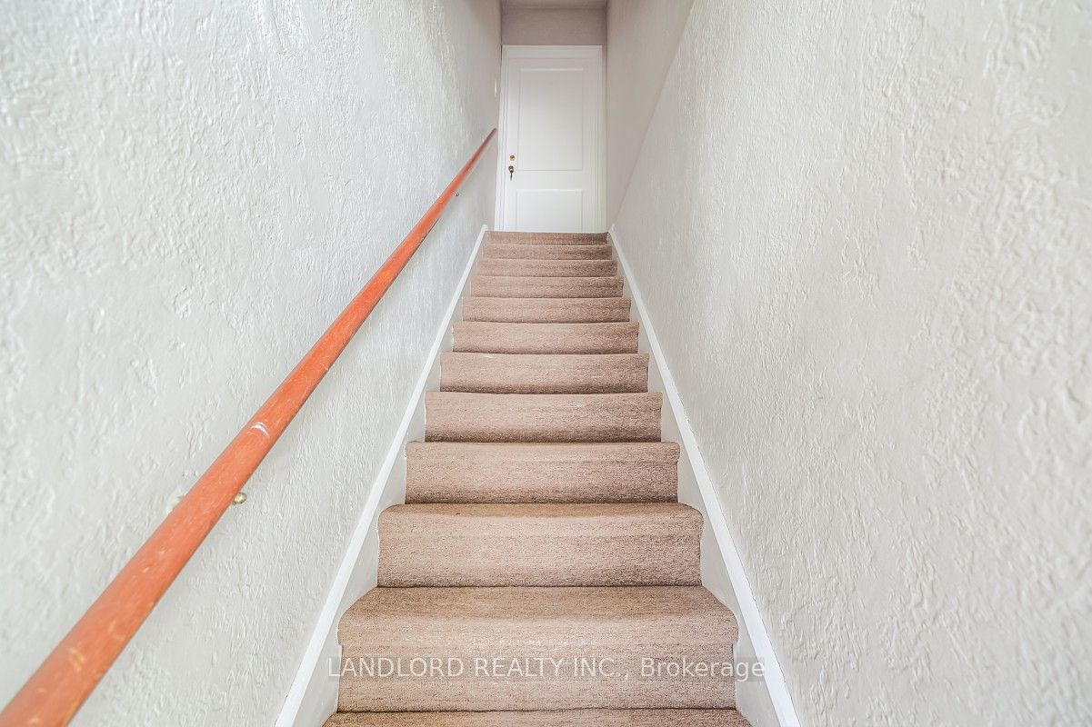 Unit Upper - 20 Acacia Road, Toronto 4