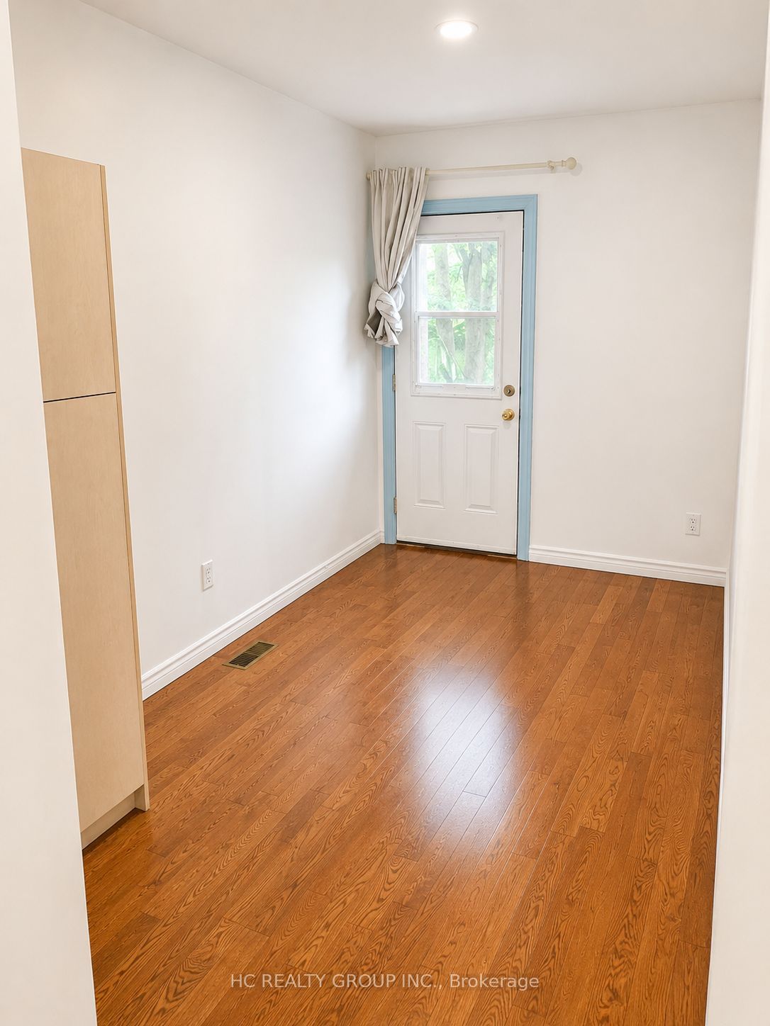 562 Bathurst Street, Toronto 4