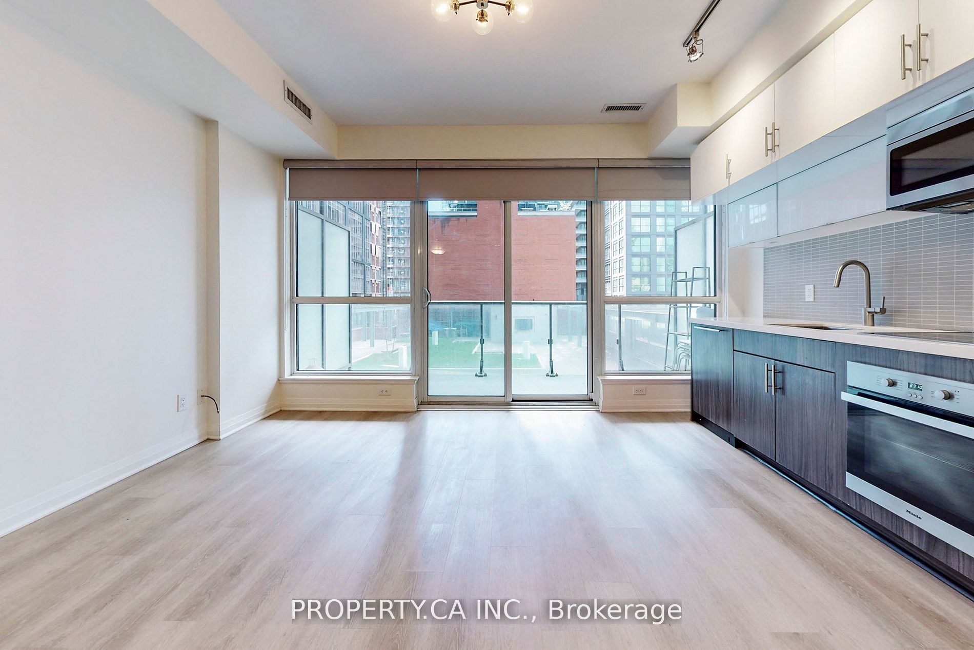 Unit 710 - 8 Mercer Street, Toronto 5
