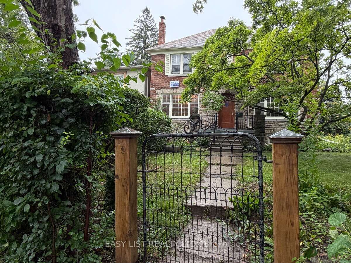 205 Ridley Boulevard, Toronto 5