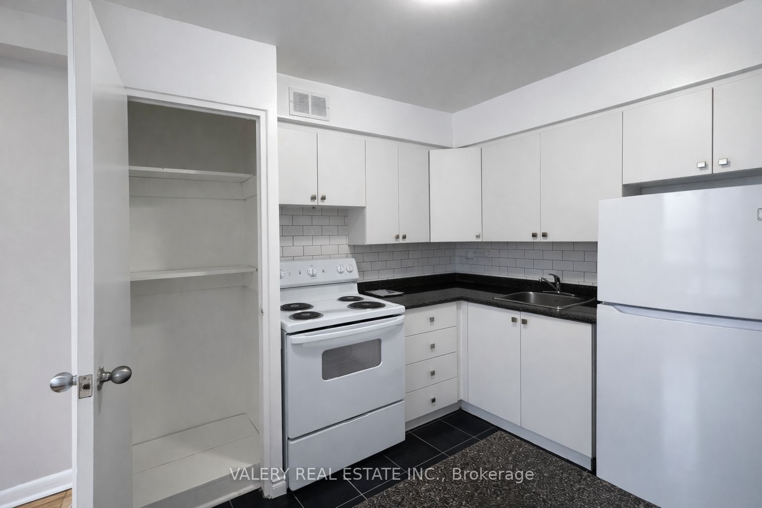Unit 107 - 42 Thorncliffe Park Drive, Toronto 2