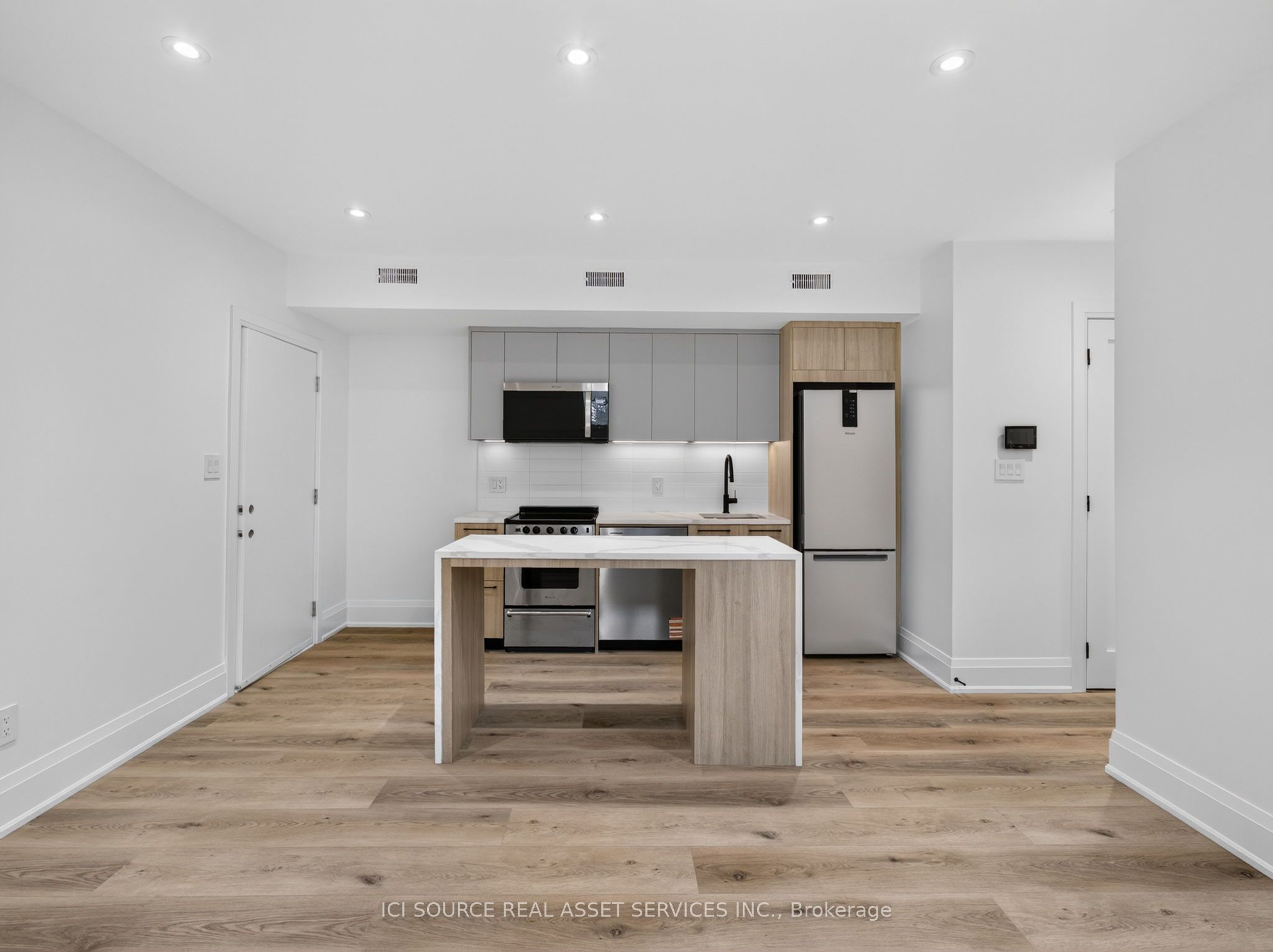 Unit Unit 6 - 28 Norcross Road, North York 2