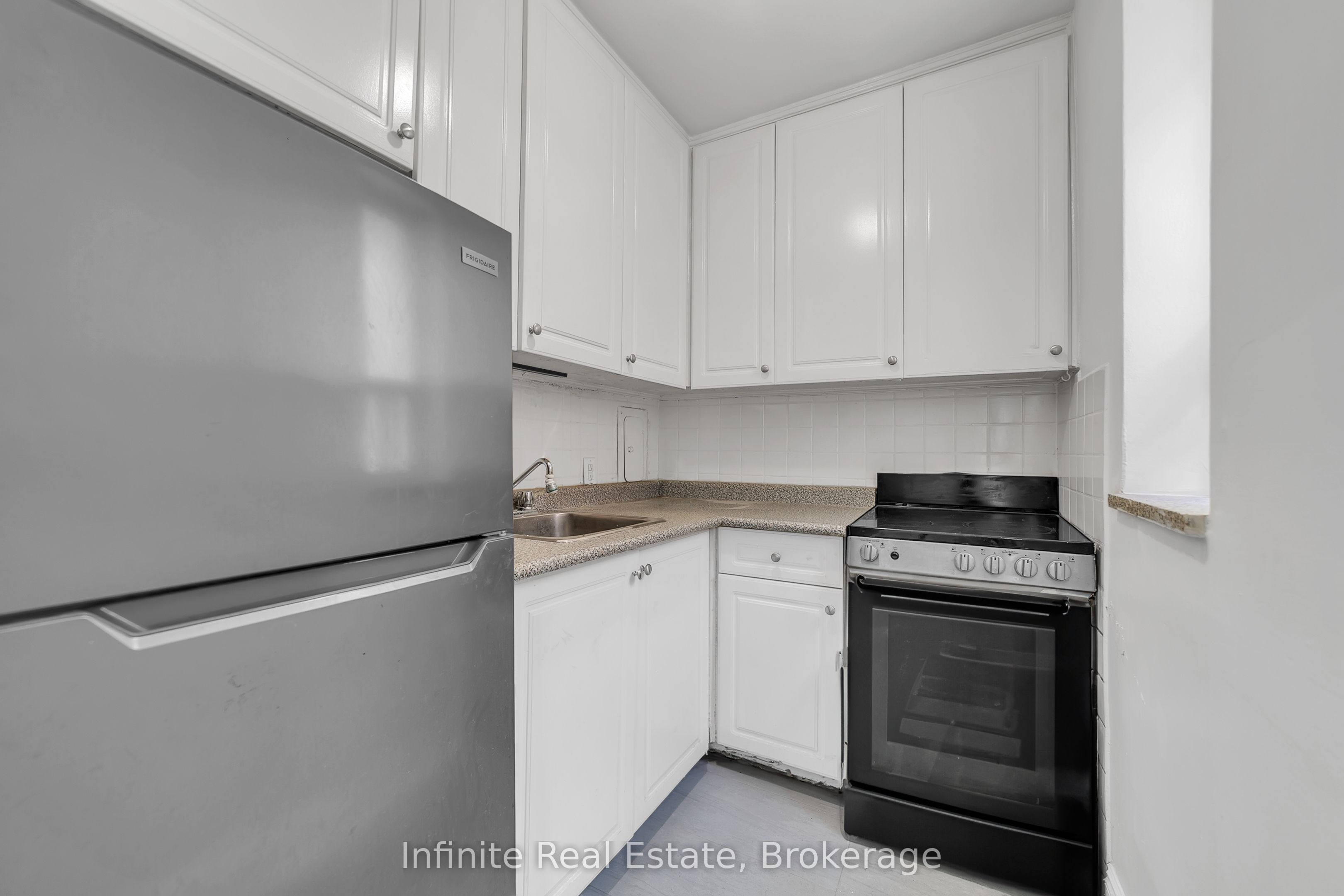 Unit 111 - 896 Eglinton Avenue E, Toronto 3