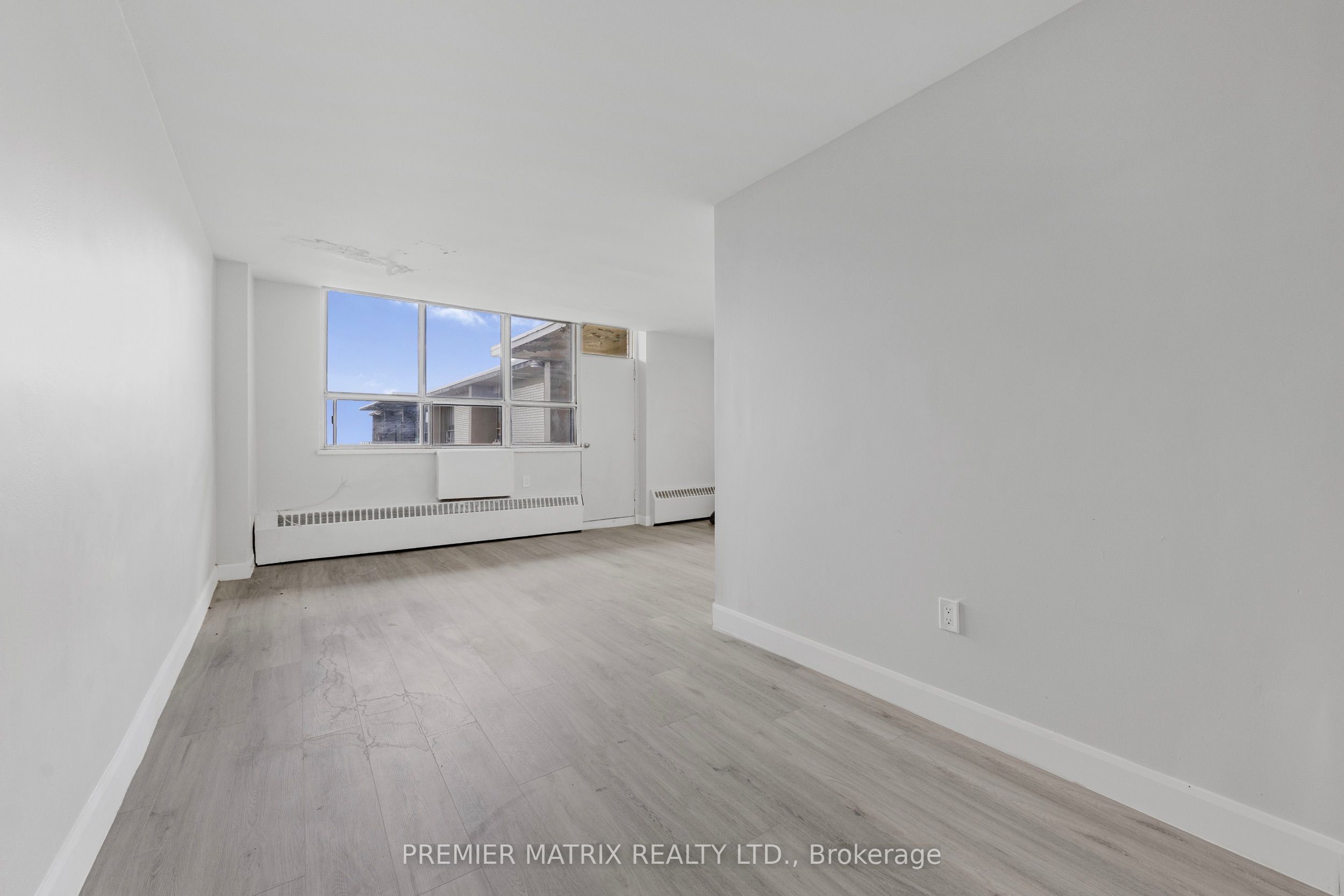 Unit 608 - 65 Thorncliffe Park Drive, Toronto 4