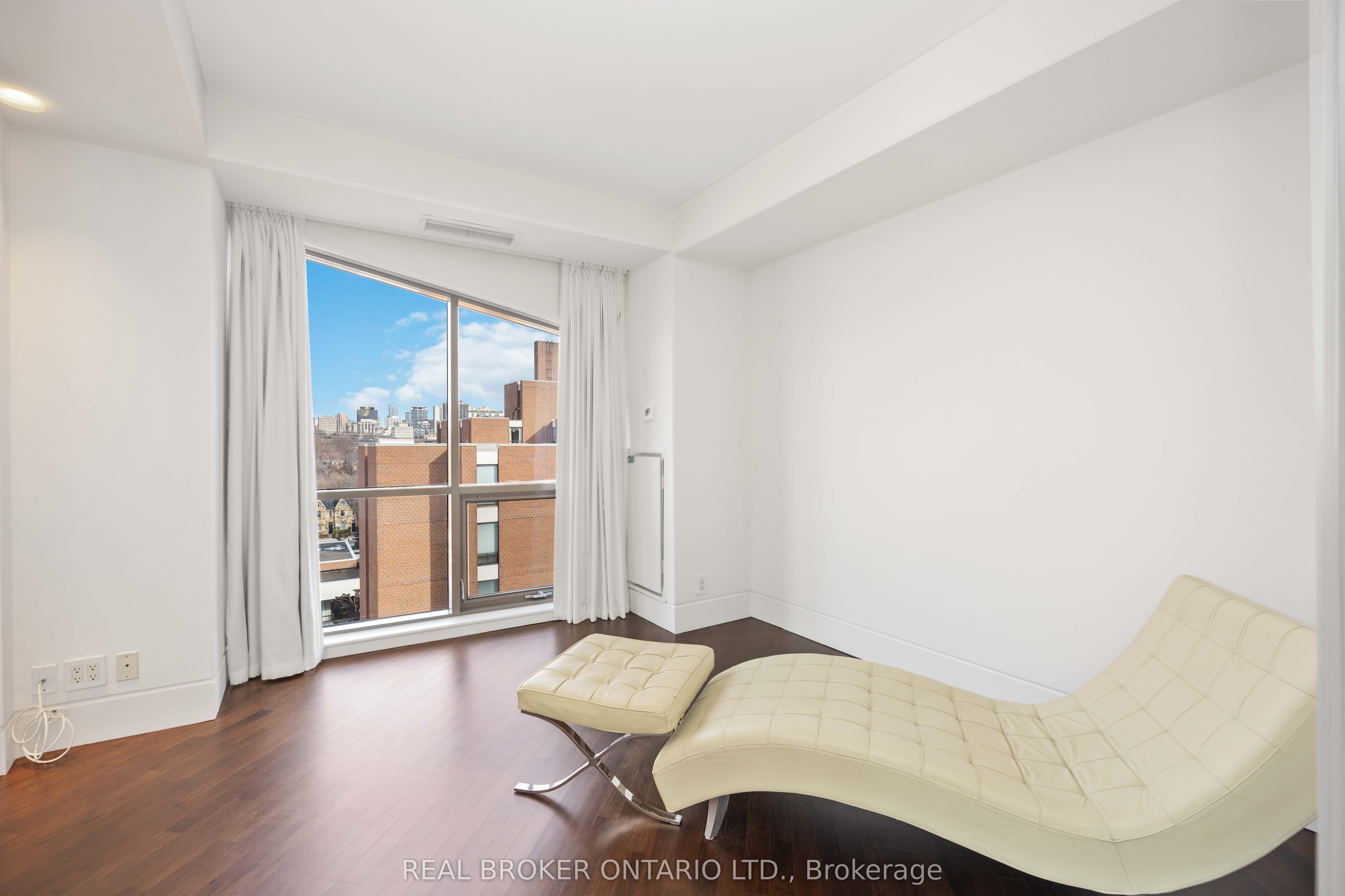 Unit 701 - 3 McAlpine Street, Toronto 5