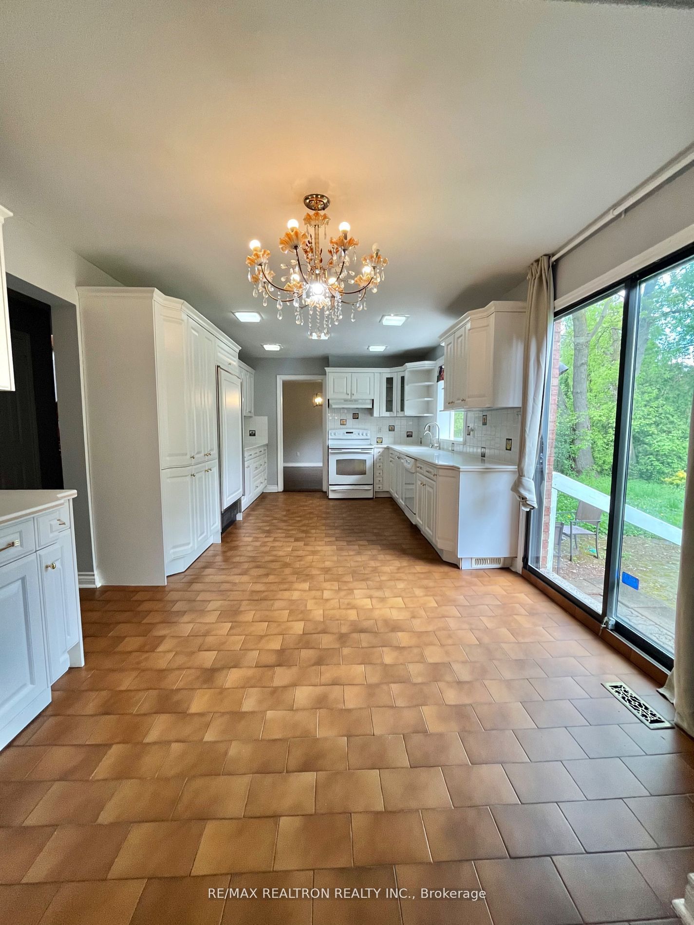 23 Lawnview Drive, North York 4