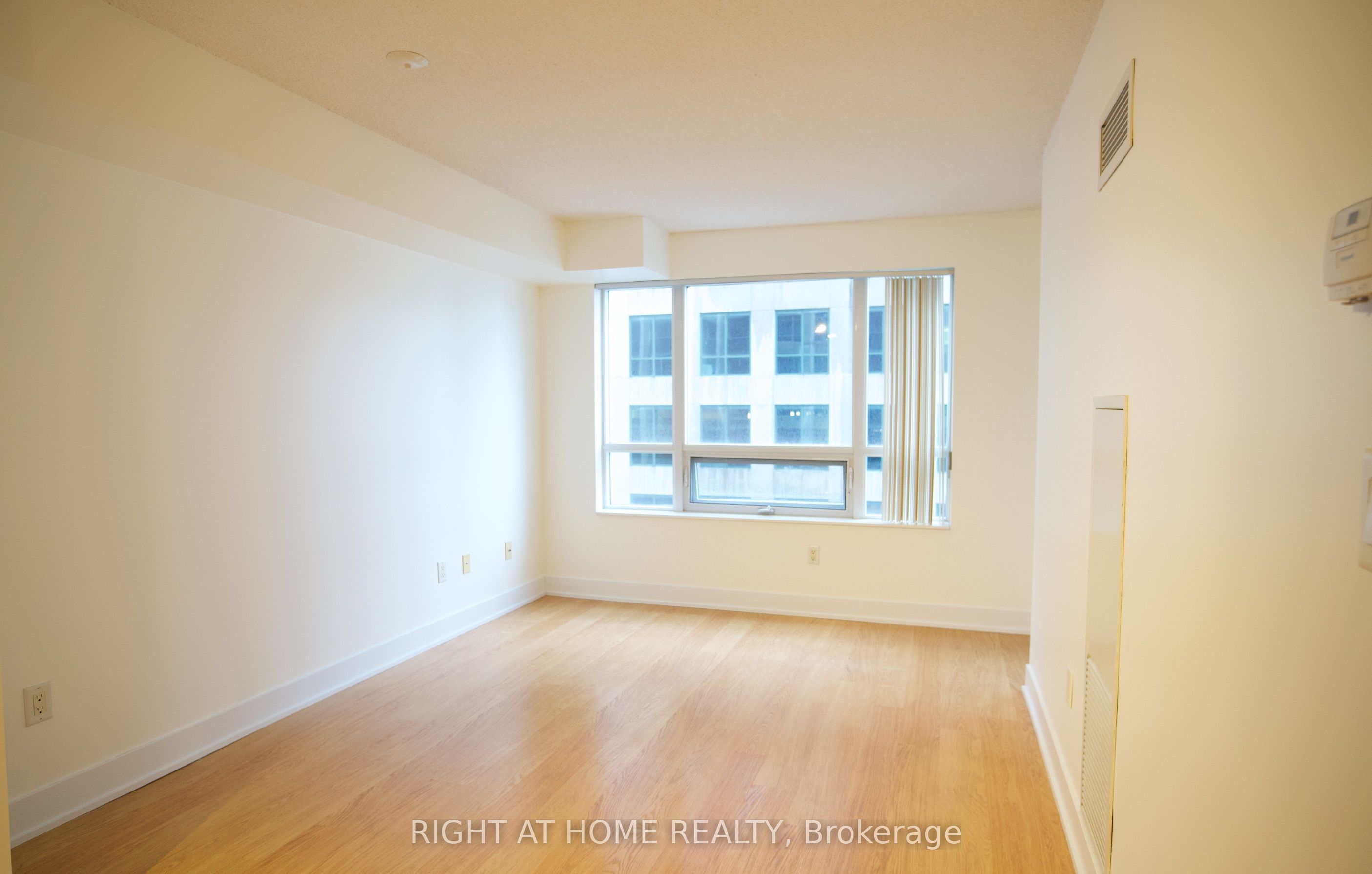 Unit 713 - 20 Blue Jays Way, Toronto 5