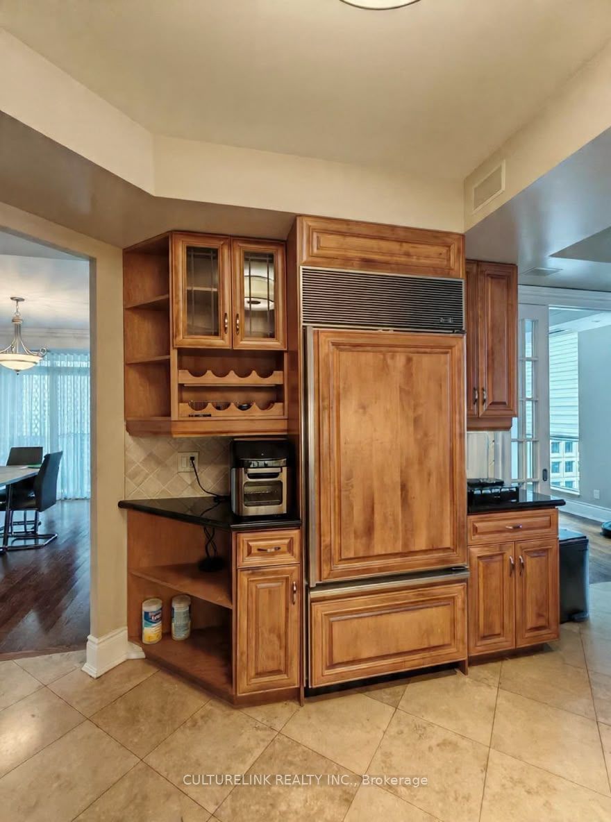 Unit 902 - 10 Bellair Street, Toronto 5