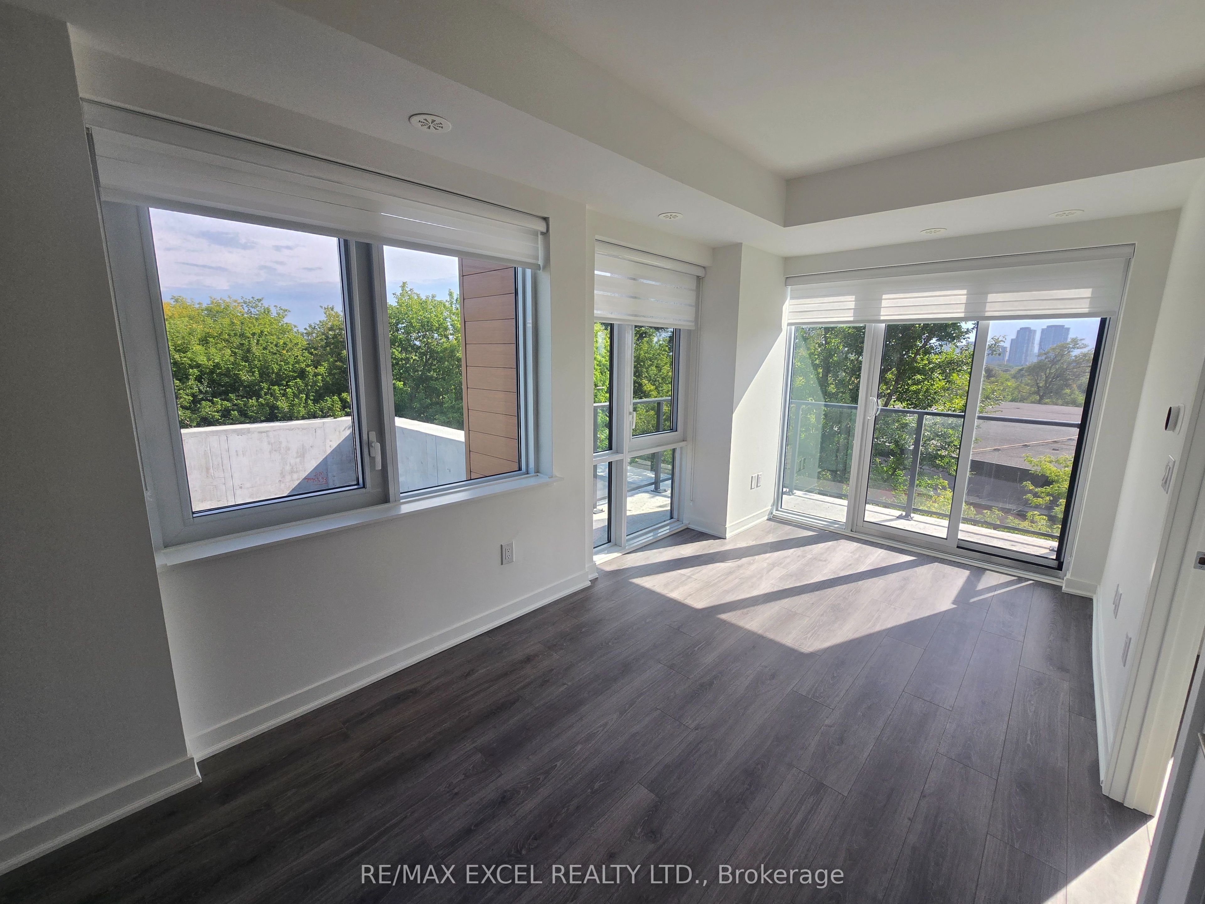 Unit 15 - 75 Curlew Drive, North York 4
