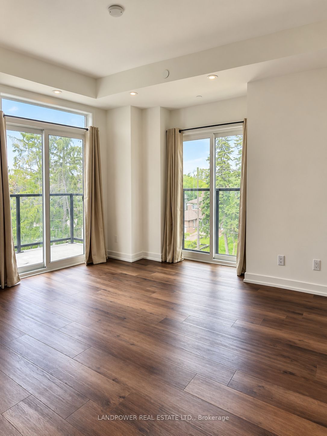 Unit 21 - 51 Winlock Park, North York 4