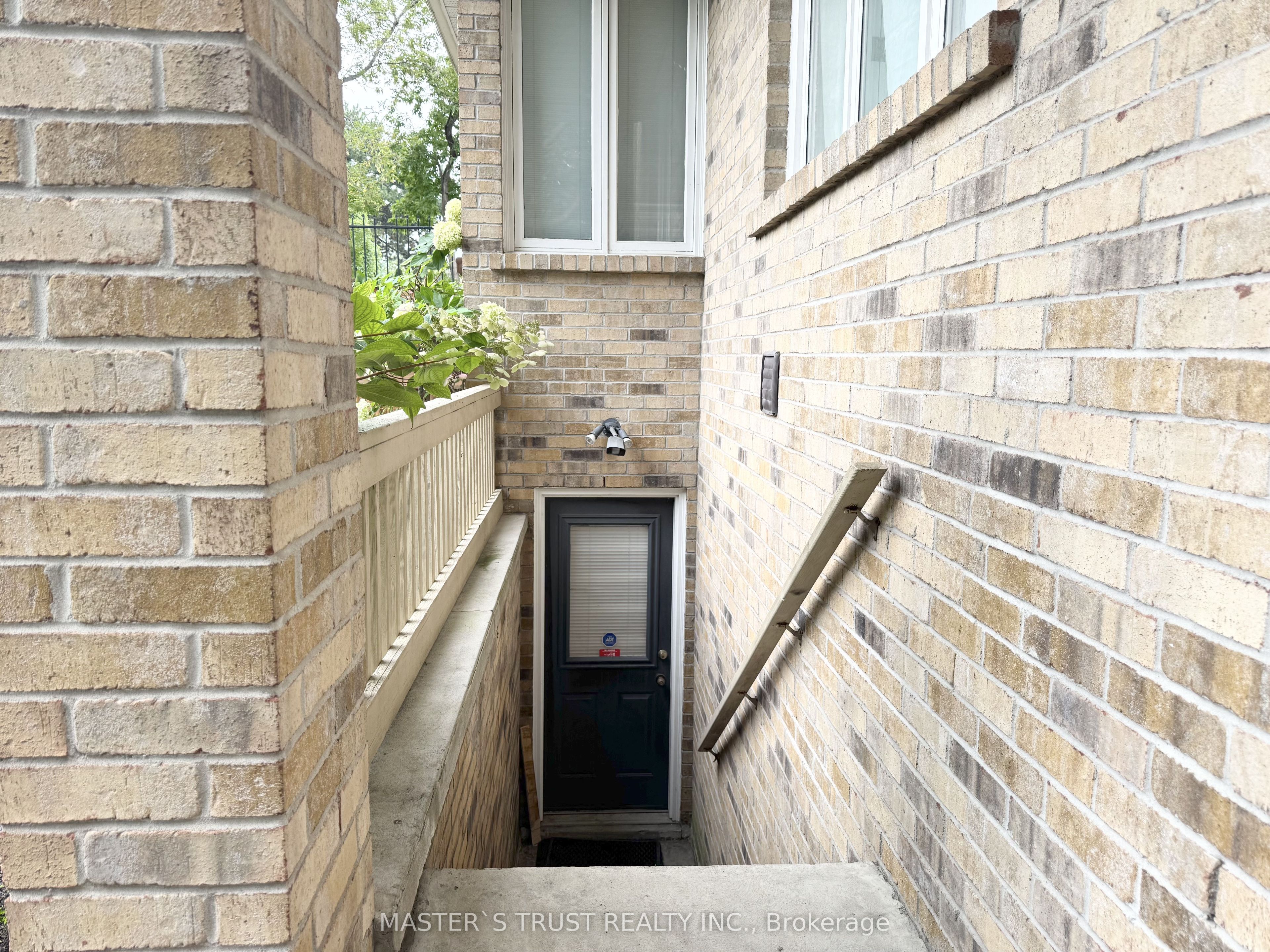 6 Cadmus Road, North York 2