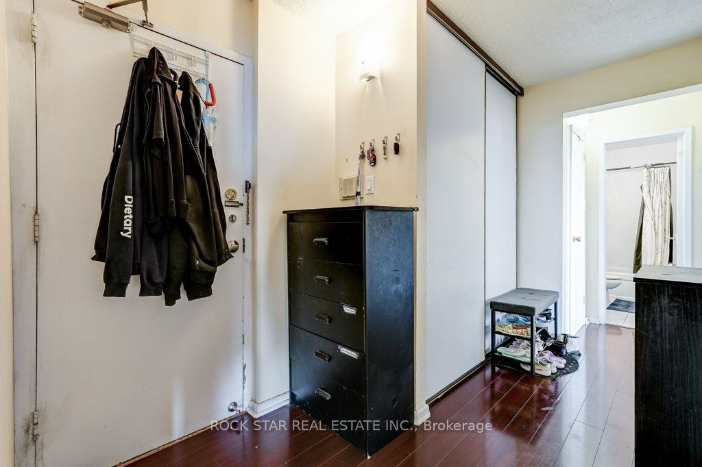 Unit 1711 - 10 Sunny Glenway, Toronto 5