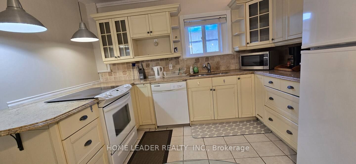21 Franklin Avenue, North York 5