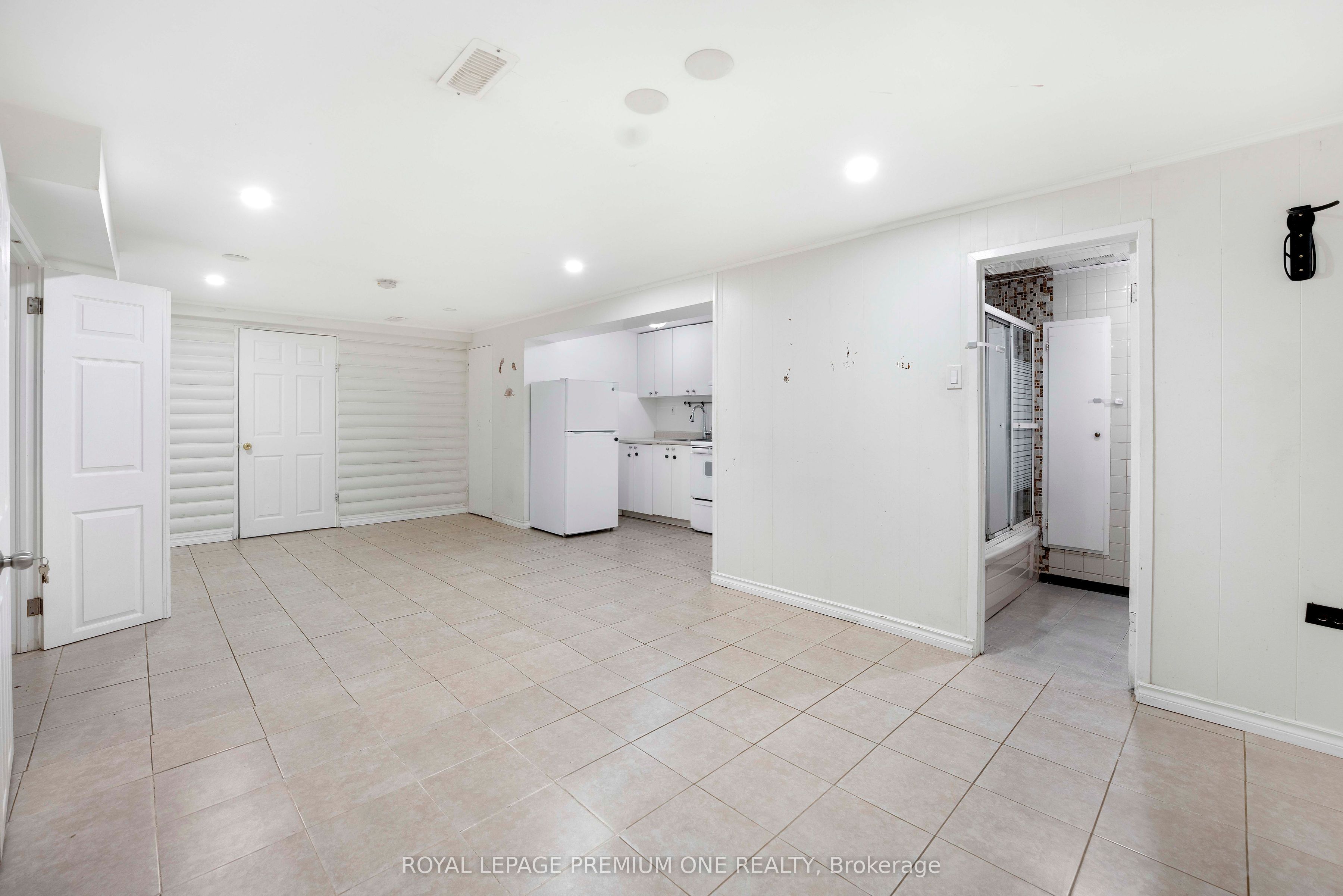 Unit LOWER LEVEL - 139 Mckee Avenue, North York 4