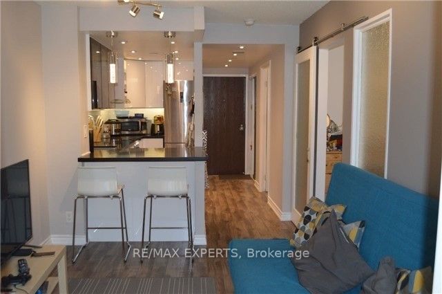 Unit 605 - 717 Bay Street, Toronto 4