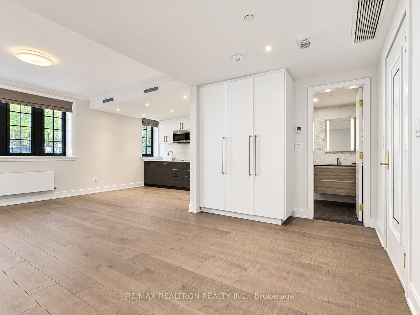 Unit 107 - 2 Clarendon Avenue, Toronto 2