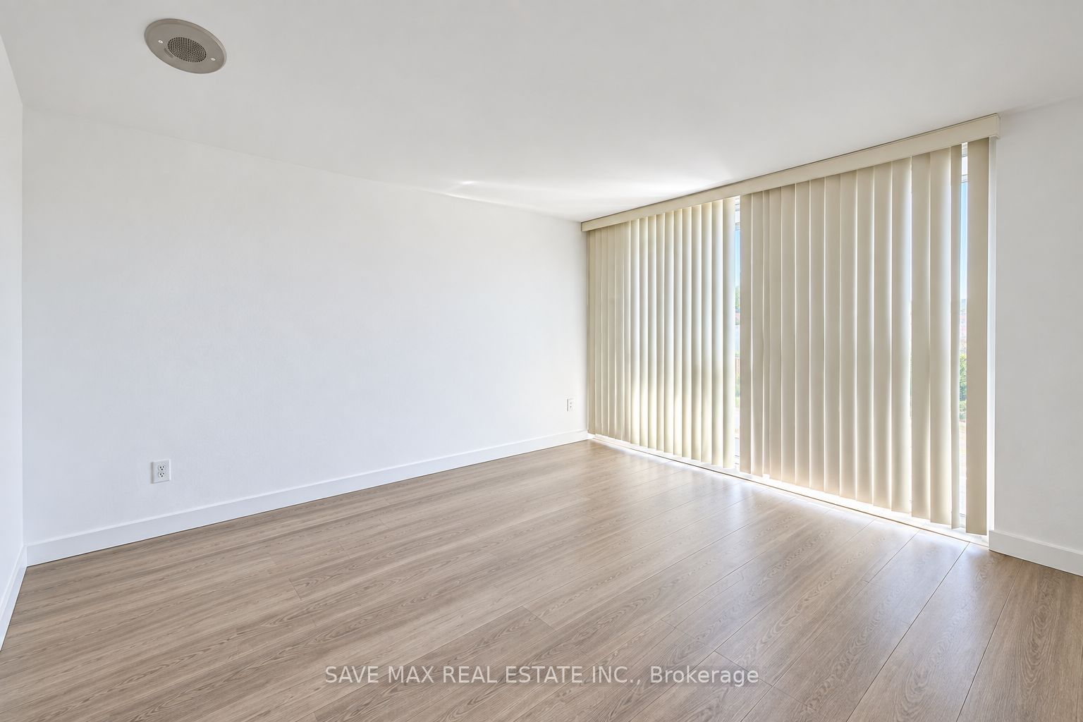Unit 1033 - 15 Iceboat Terrace, Toronto 5