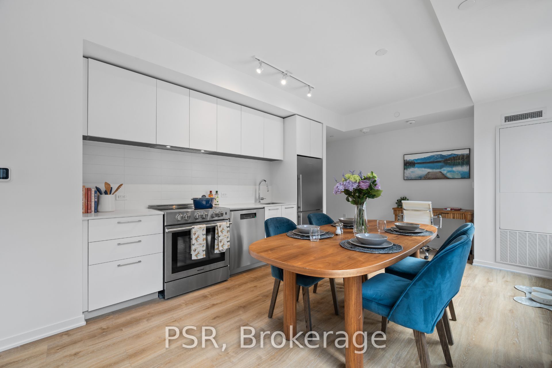 Unit 710 - 101 Roehampton Avenue, Toronto 3