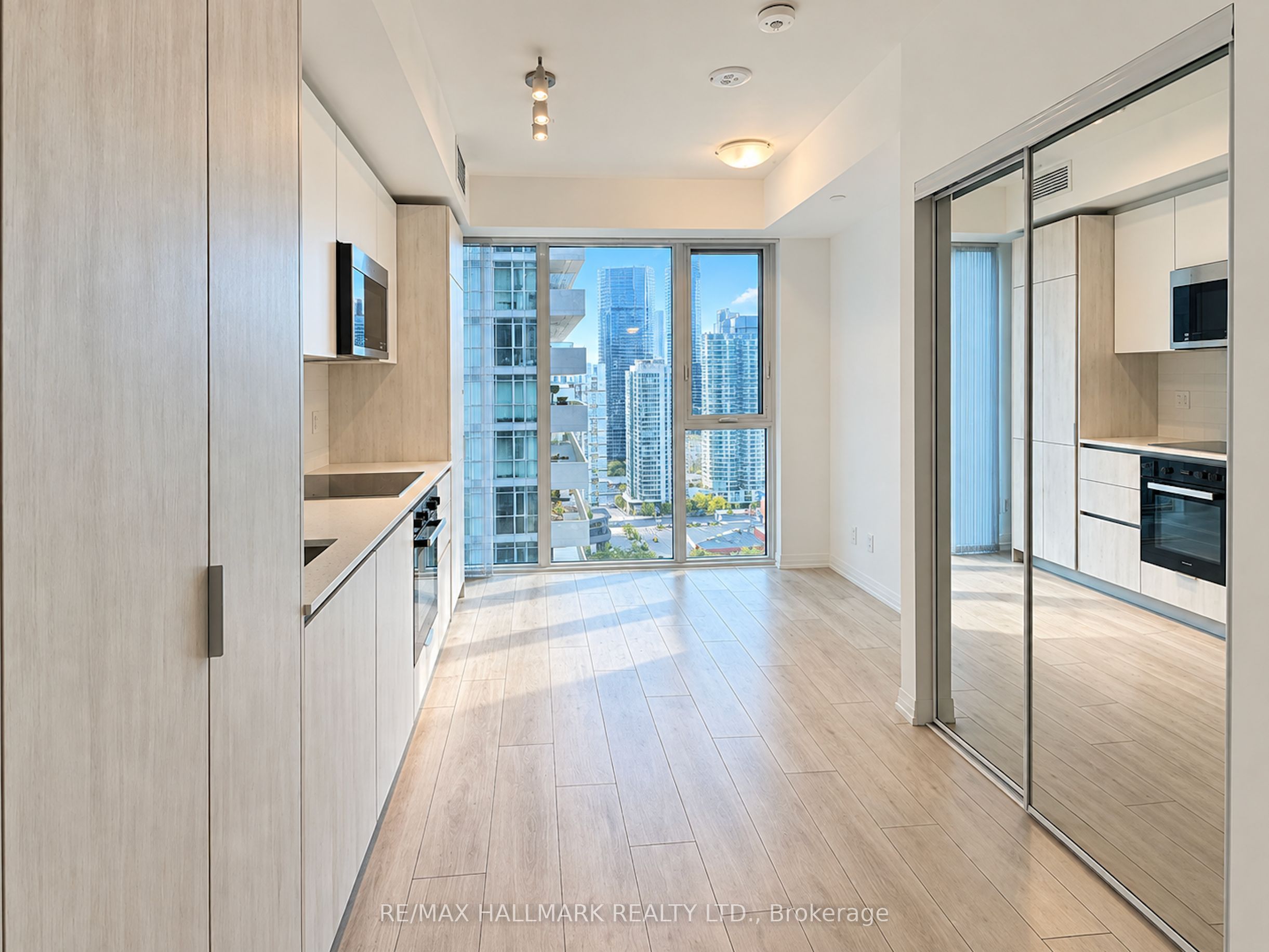 Unit 2616 - 400 King Street W, Toronto 4