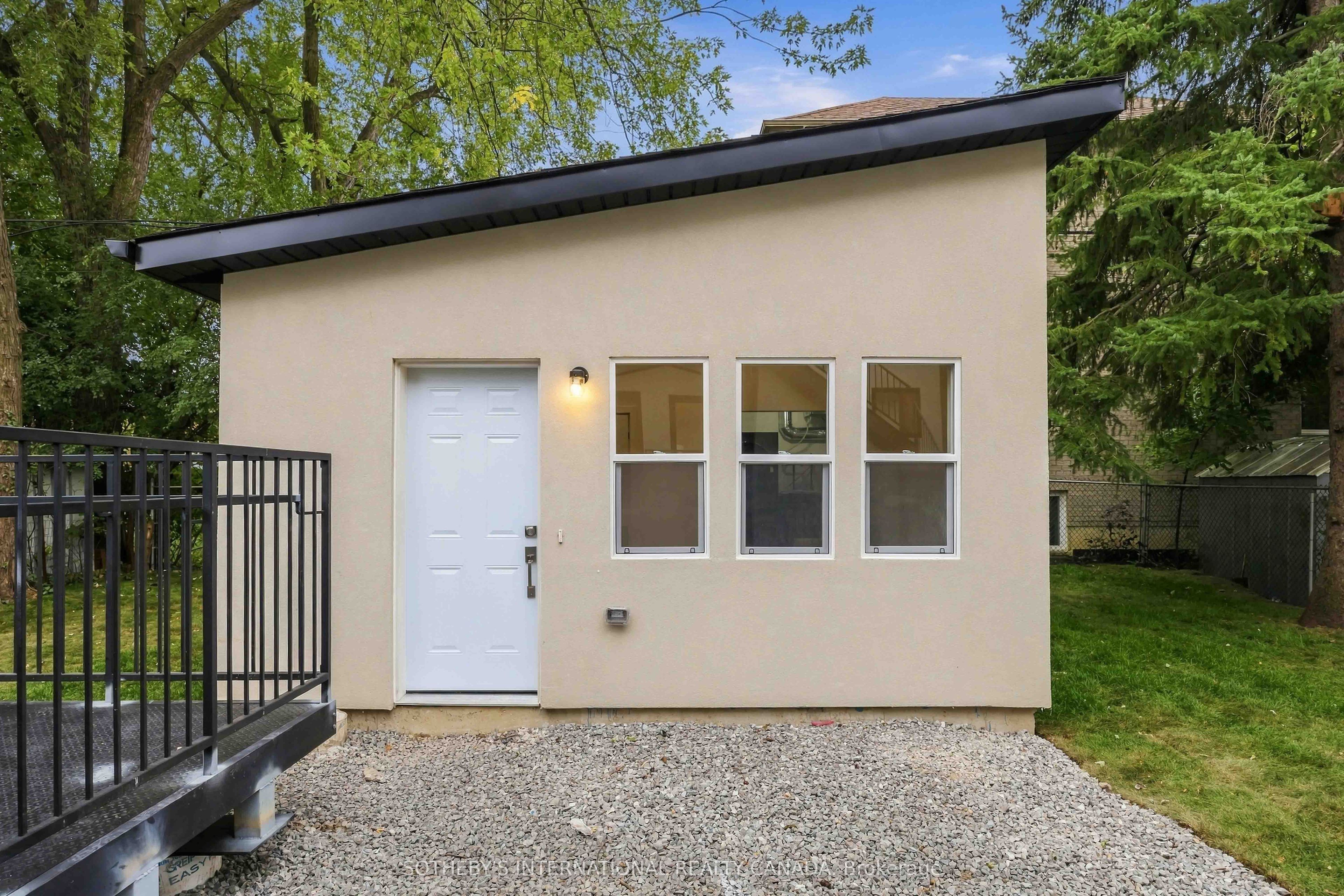 Unit 5 - 207 Connaught Avenue, North York 2