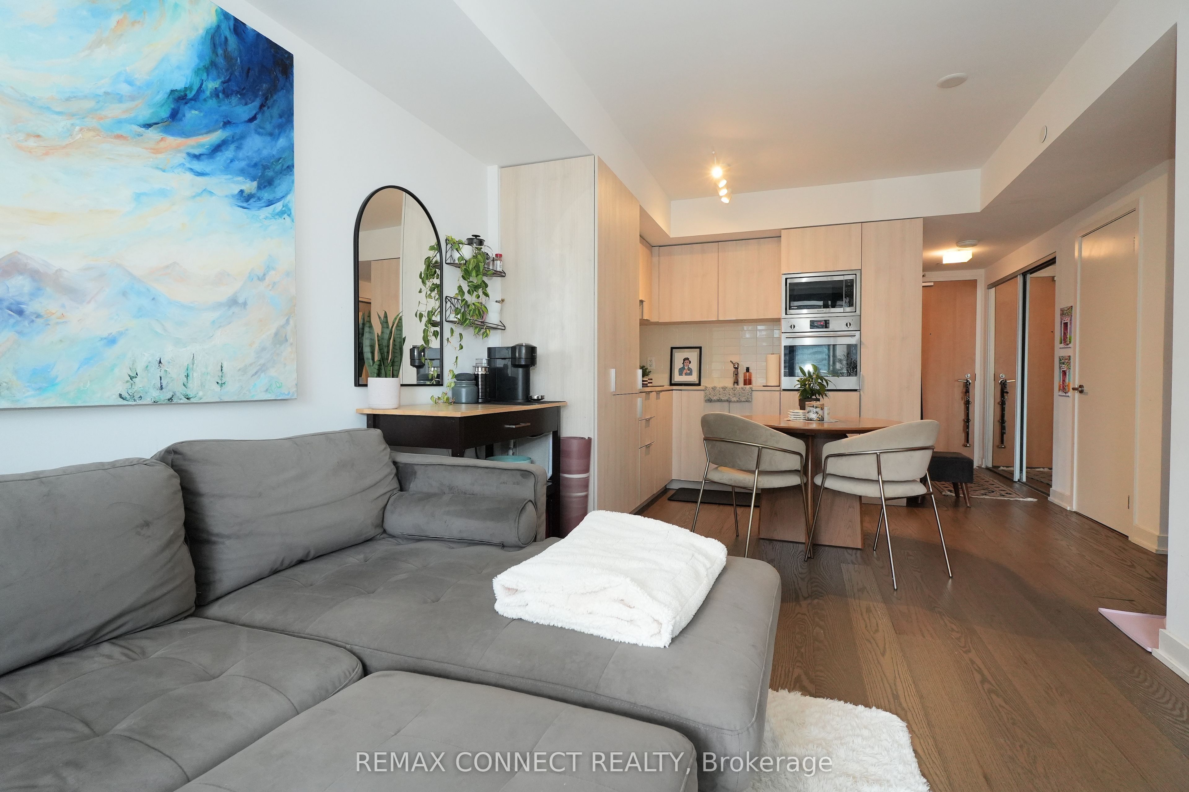 Unit 803 - 11 Wellesley Street W, Toronto 4