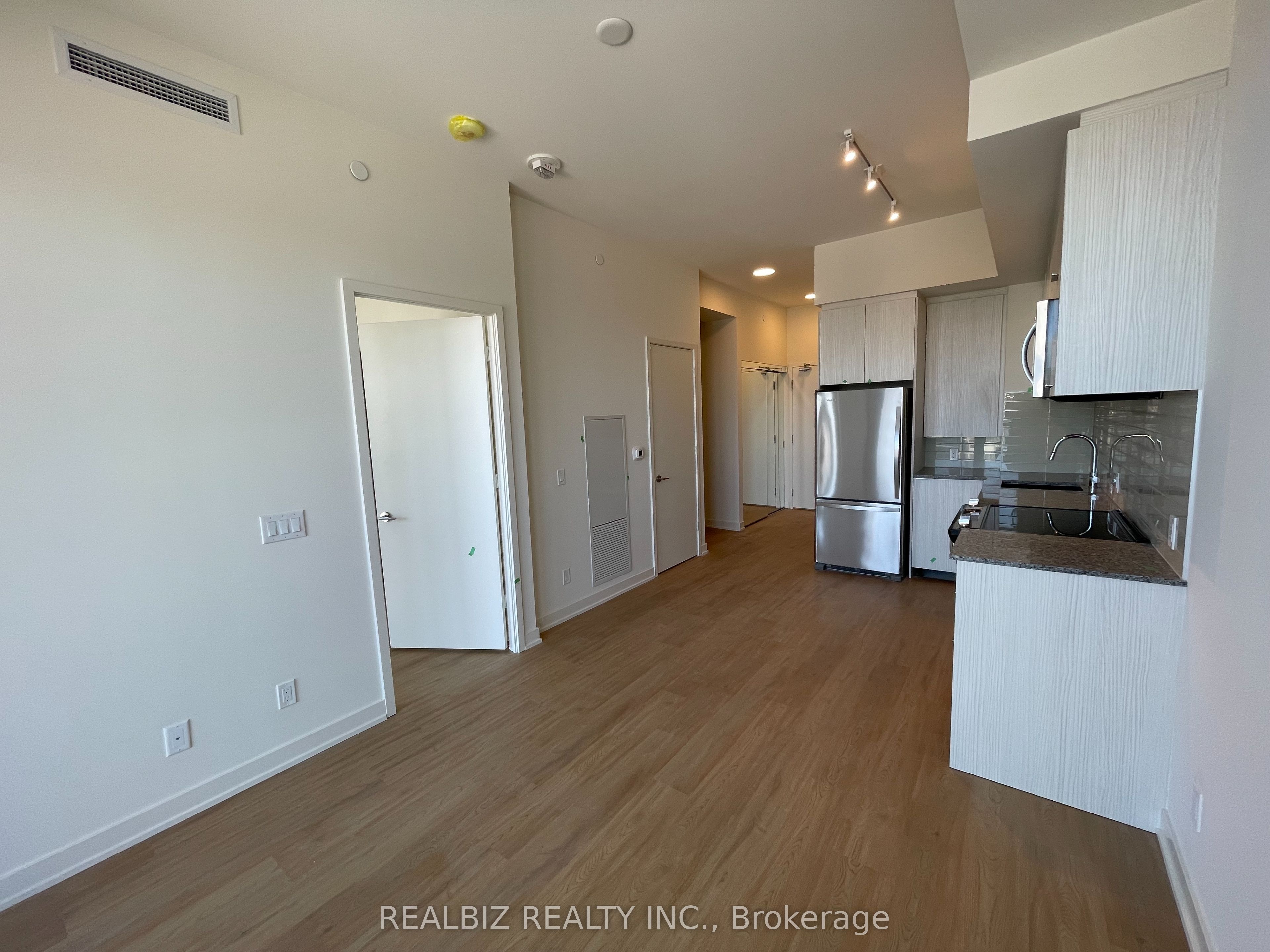 Unit 705 - 10 Deerlick Court, North York 5