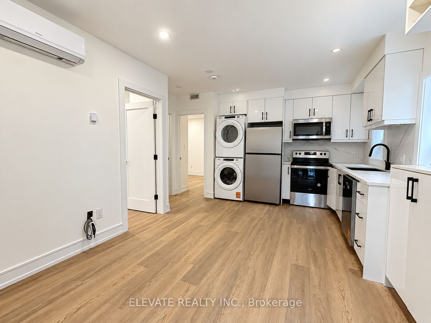 Unit 4 - 76 Burnaby Boulevard, Toronto 3
