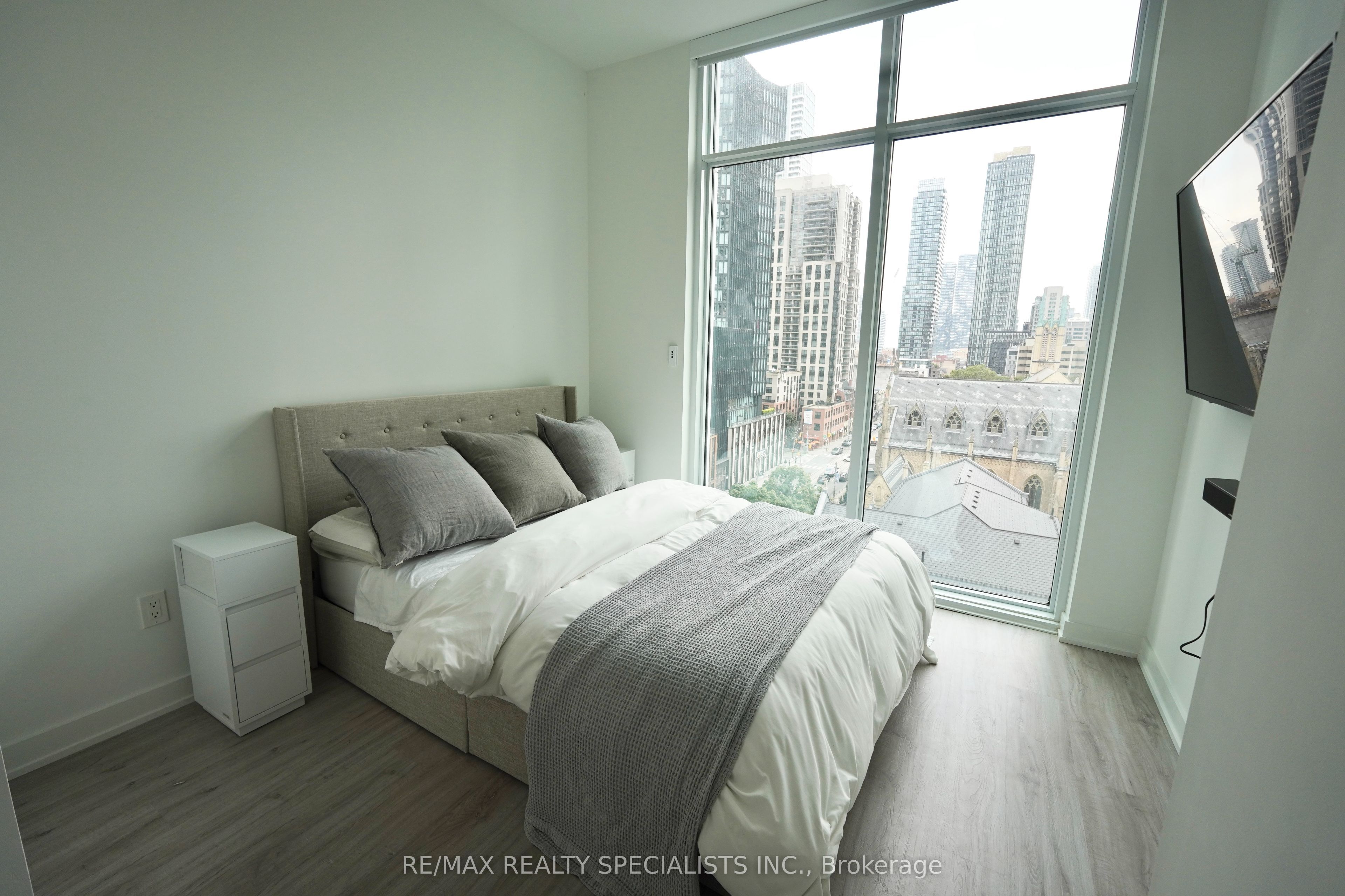 Unit 908 - 252 CHURCH Street, Toronto 5