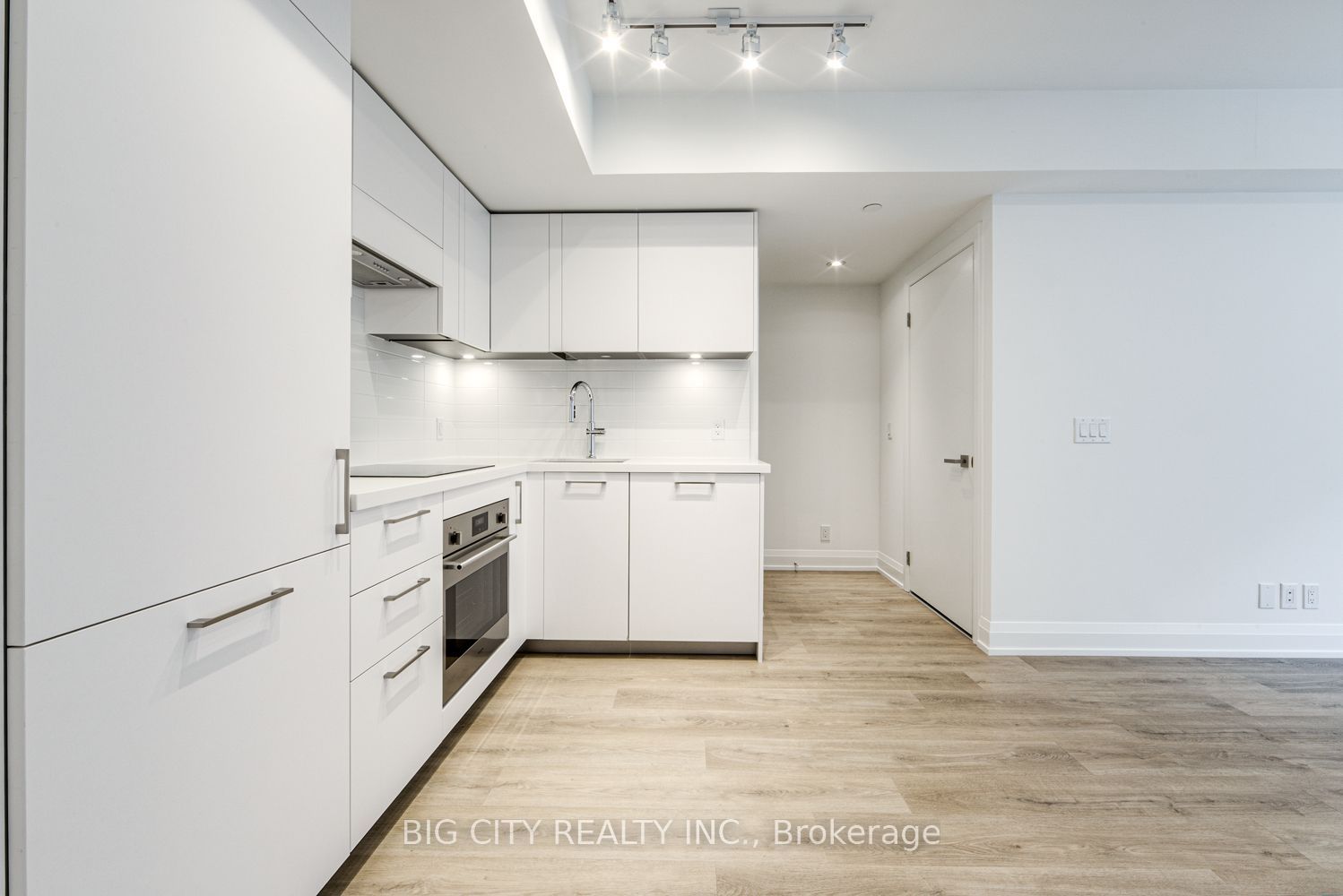 Unit 401 - 36 Brentcliffe Road, Toronto 3