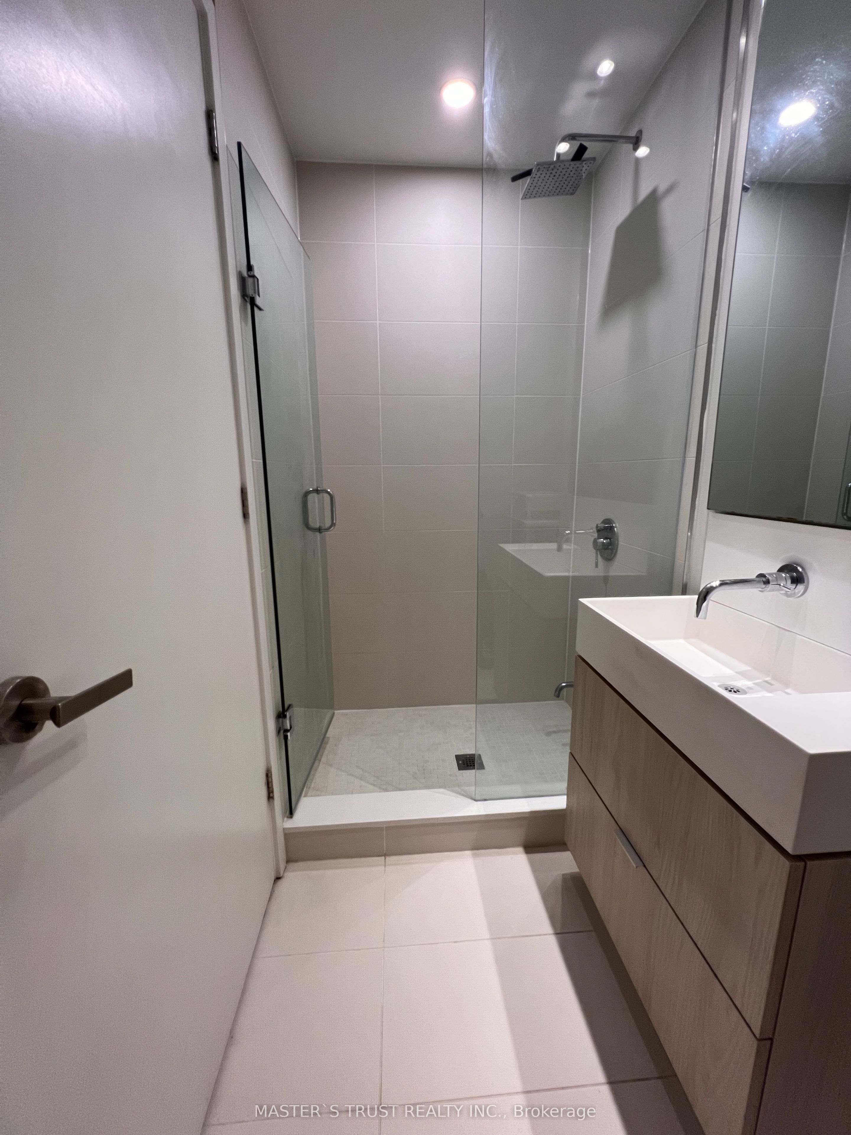 Unit 943 - 8 Hillsdale Avenue E, Toronto 5