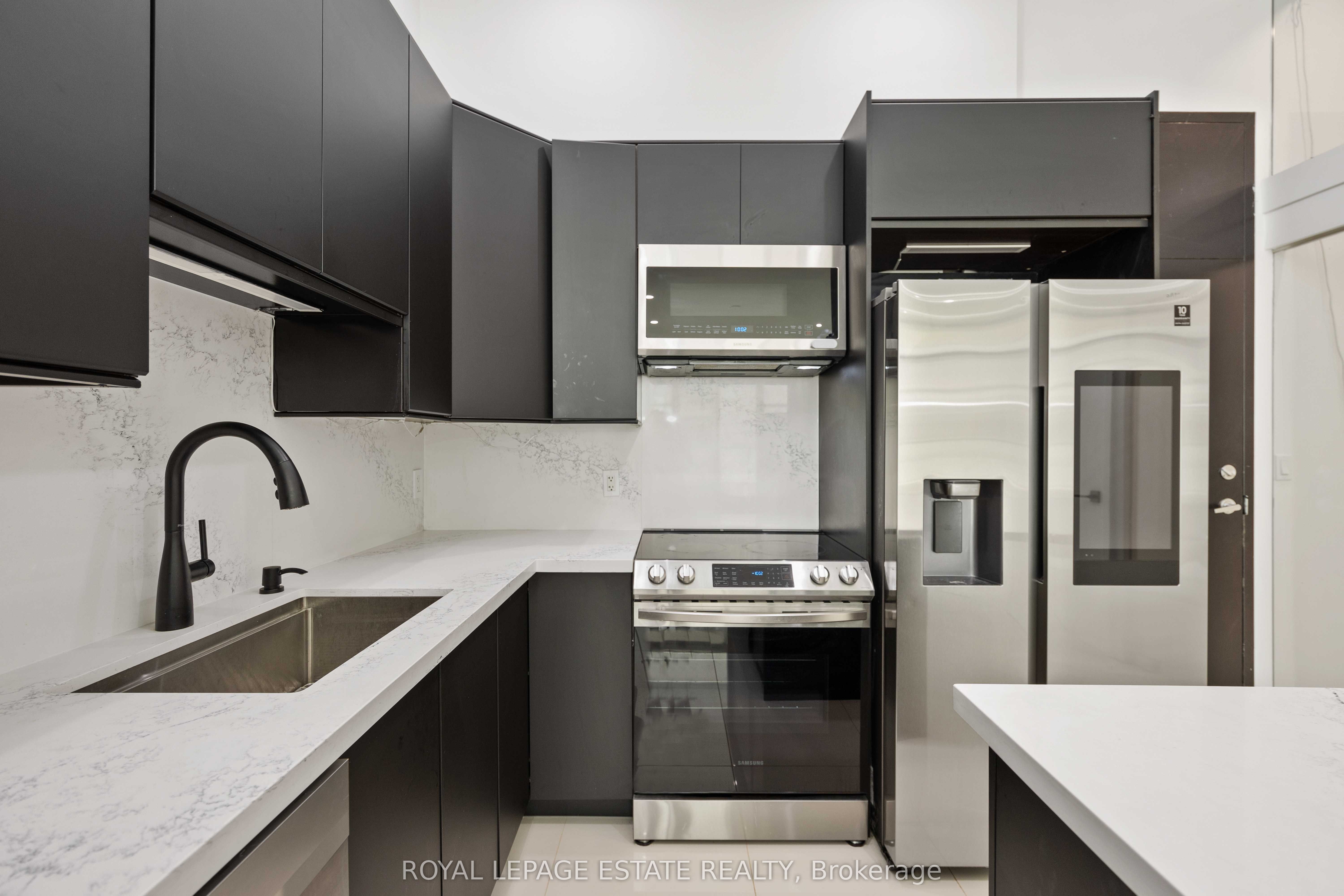 Unit 127 - 637 Lake Shore Boulevard W, Toronto 5