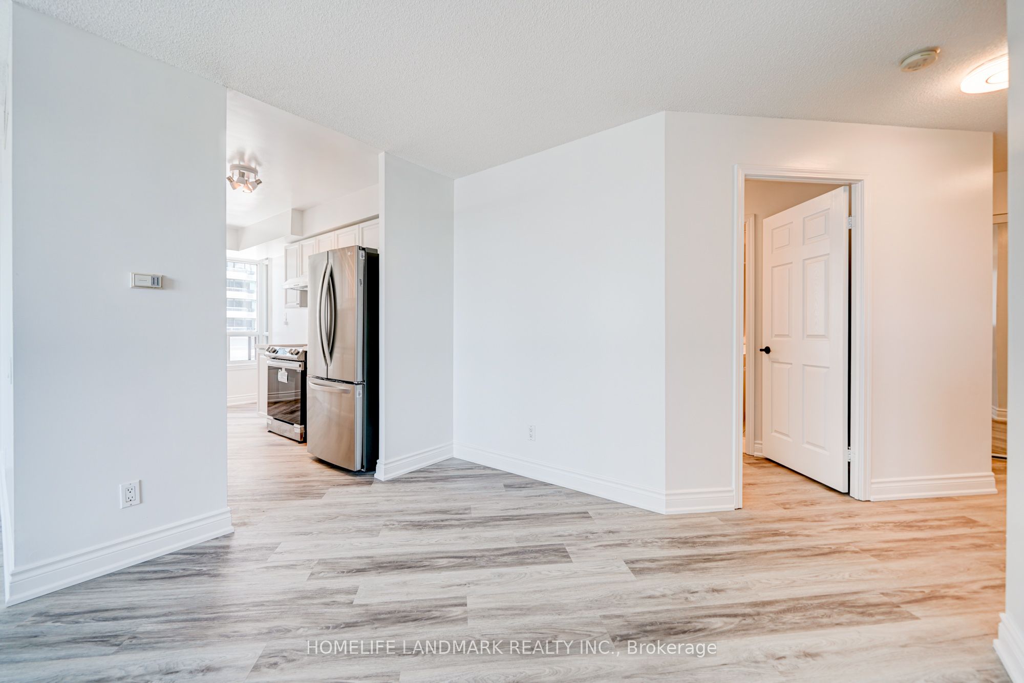 Unit 1006 - 8 Hillcrest Avenue, North York 4