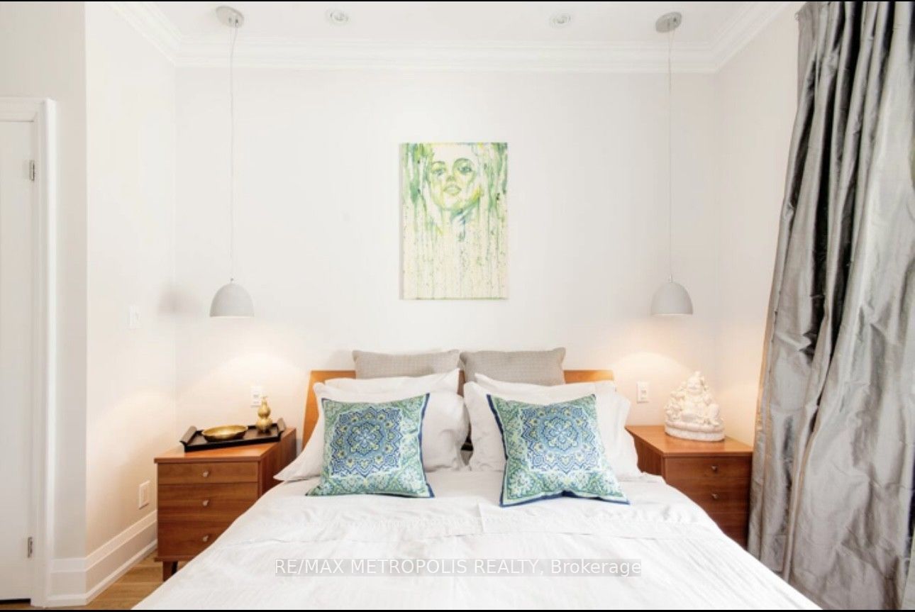 Unit Main Floor - 72 Grace Street, Toronto 5