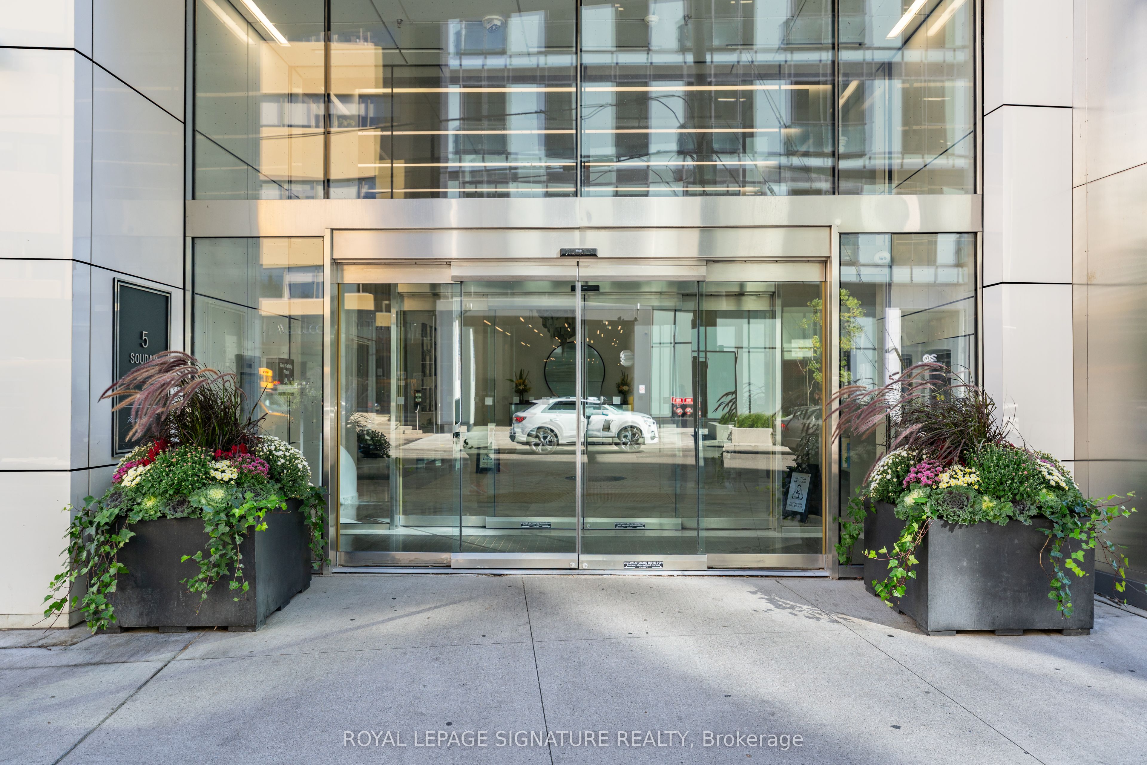 Unit 1010 - 5 Soudan Avenue, Toronto 2