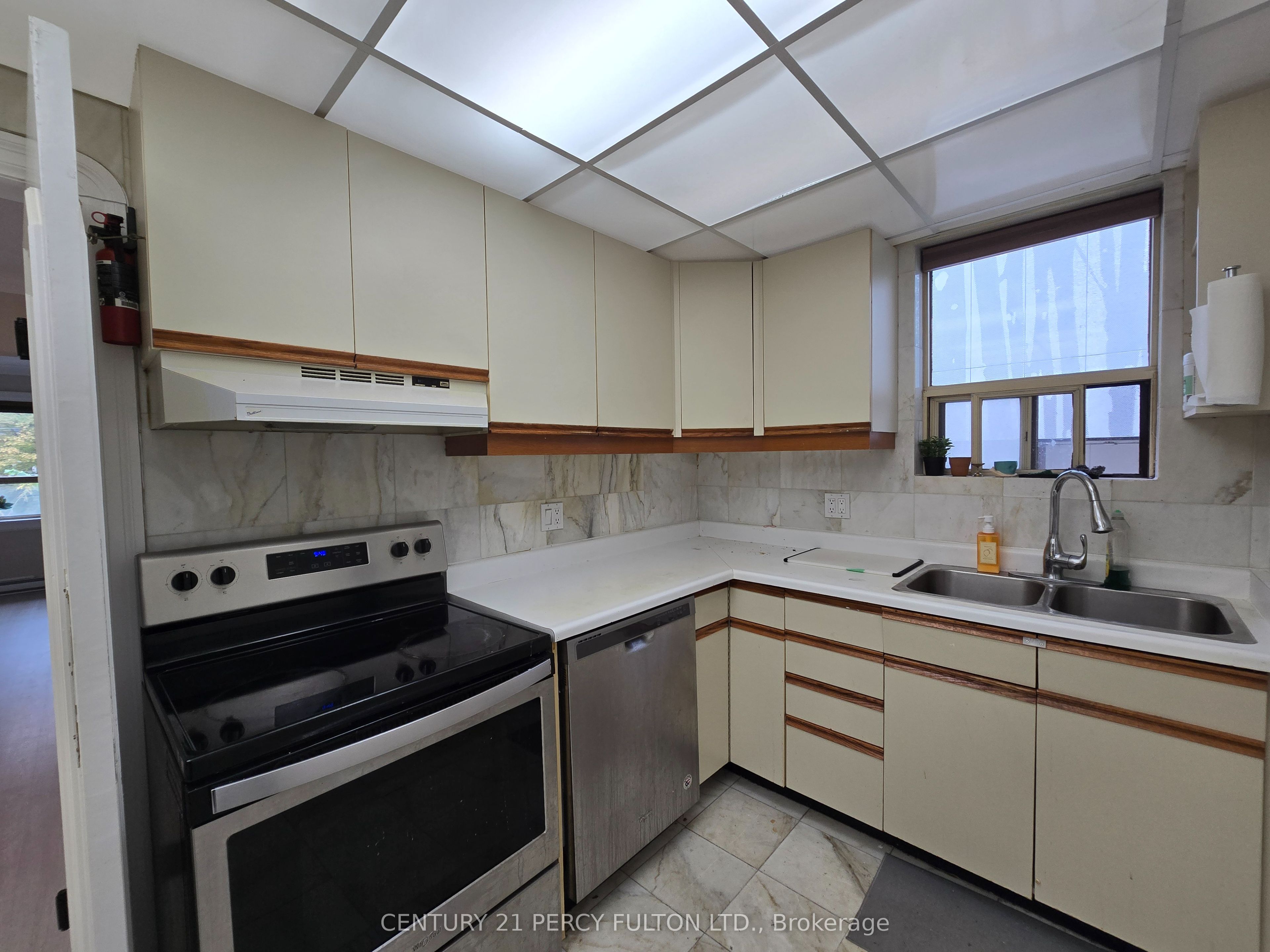 Unit 40 B - 40 Hillsdale Avenue E, Toronto 5