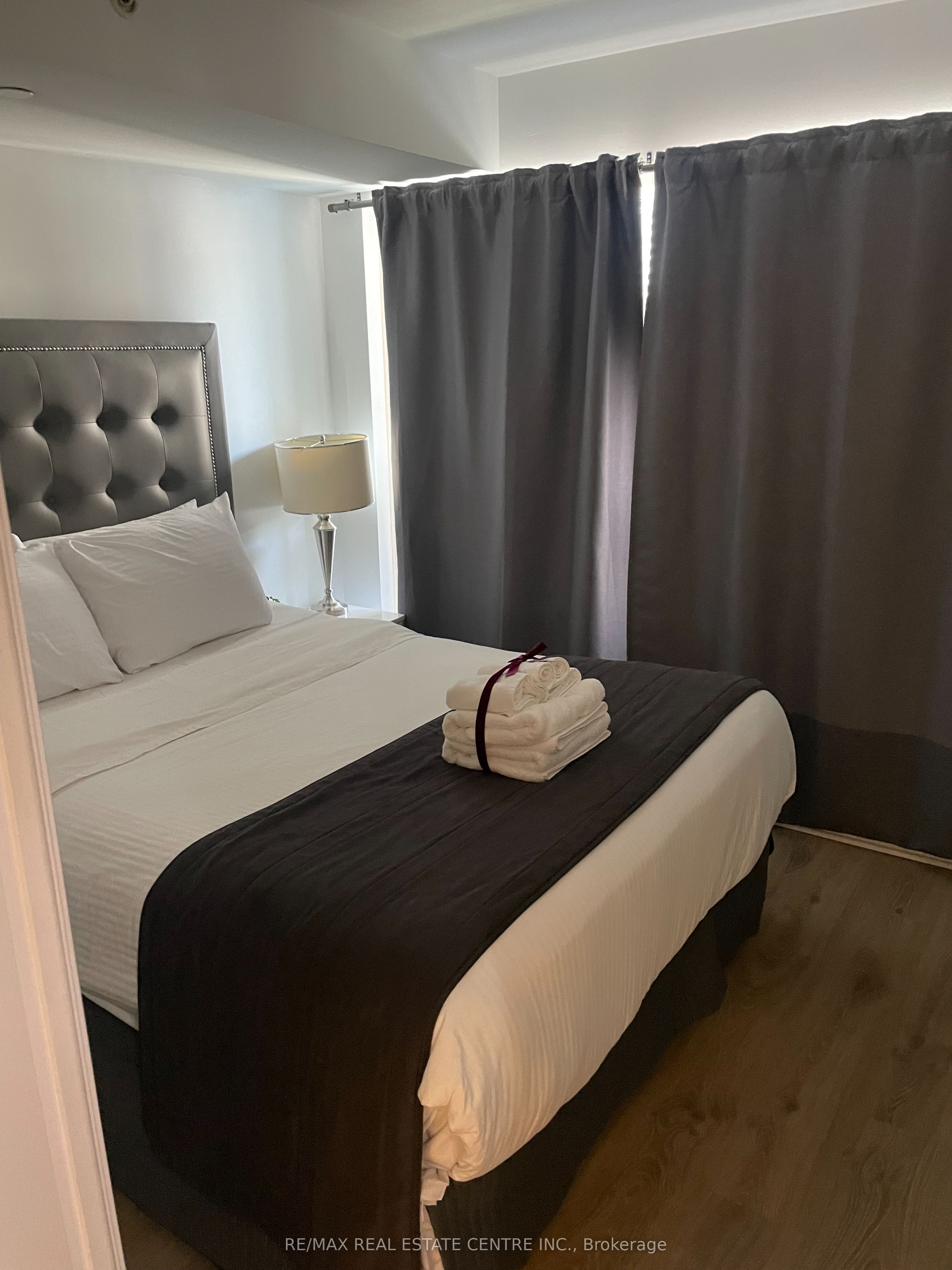 Unit 724 - 386 Yonge Street, Toronto 2