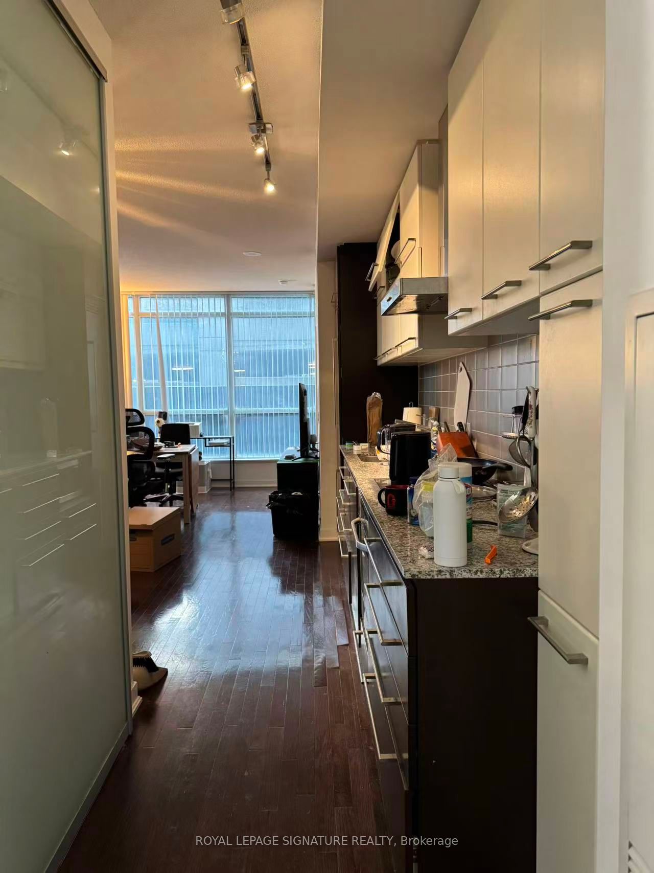 Unit 410 - 770 Bay Street, Toronto 3