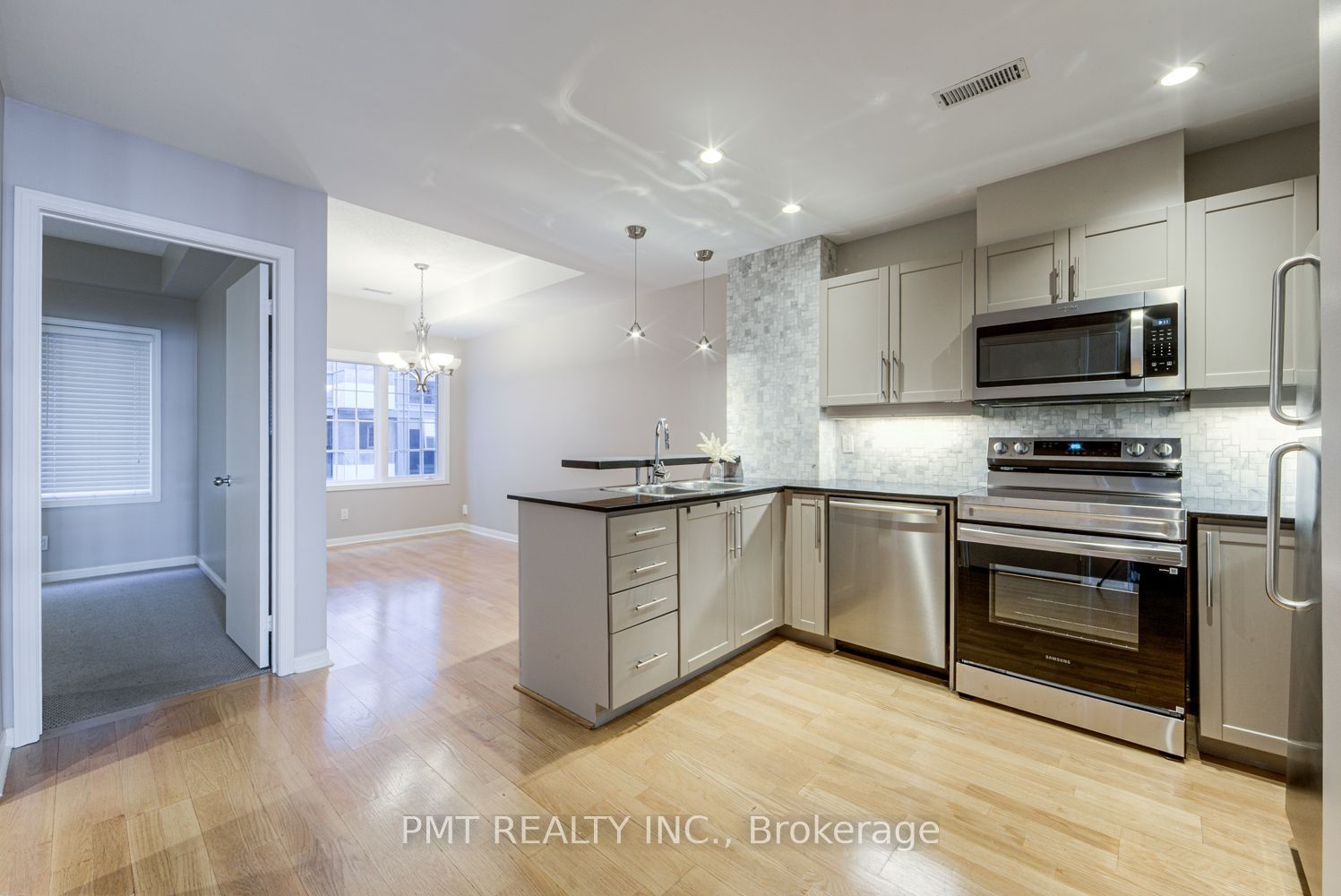 Unit 23 - 11 Niagara Street, Toronto 5
