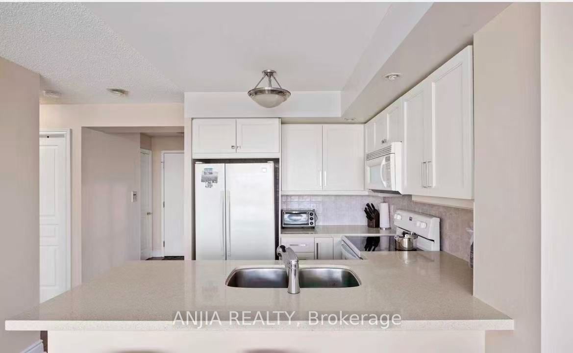 Unit 903 - 5 Northtown Way, North York 2