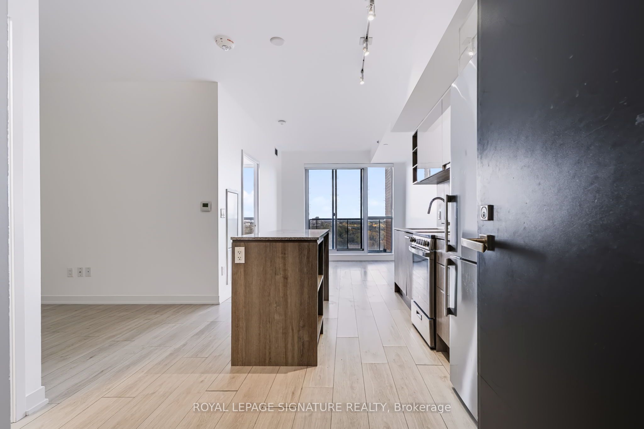 Unit 1112 - 31 Tippett Road, North York 4
