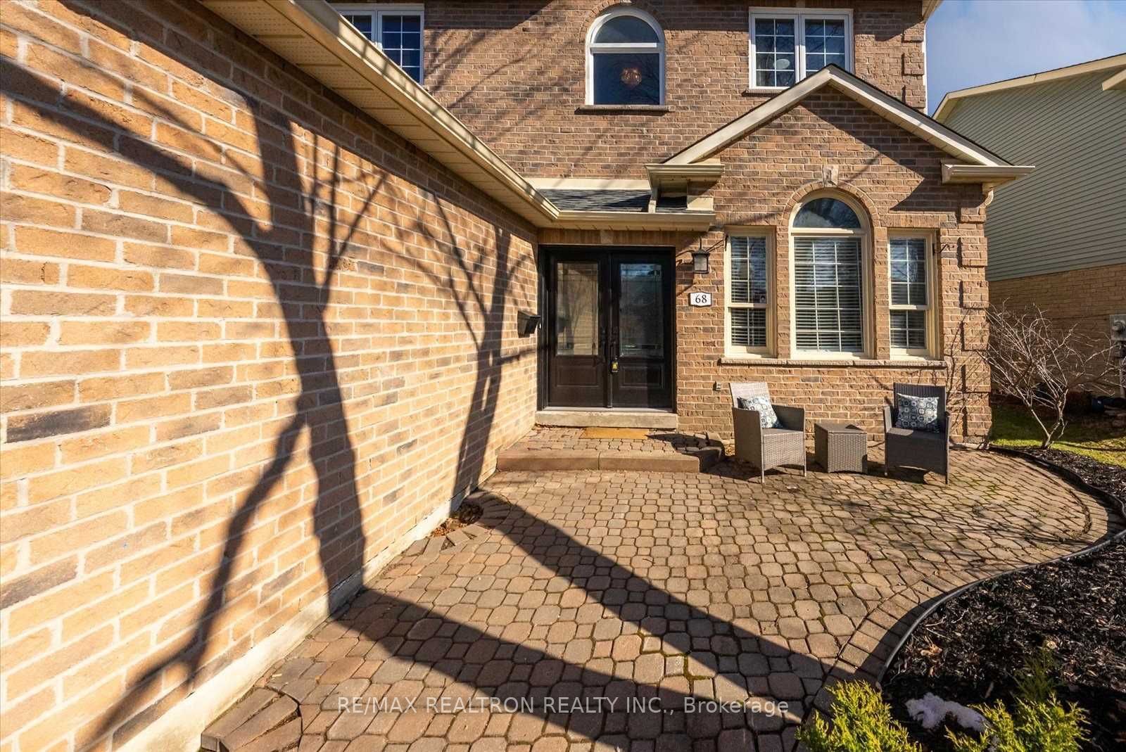 Unit Upper - 68 Flint Crescent, Whitby 2