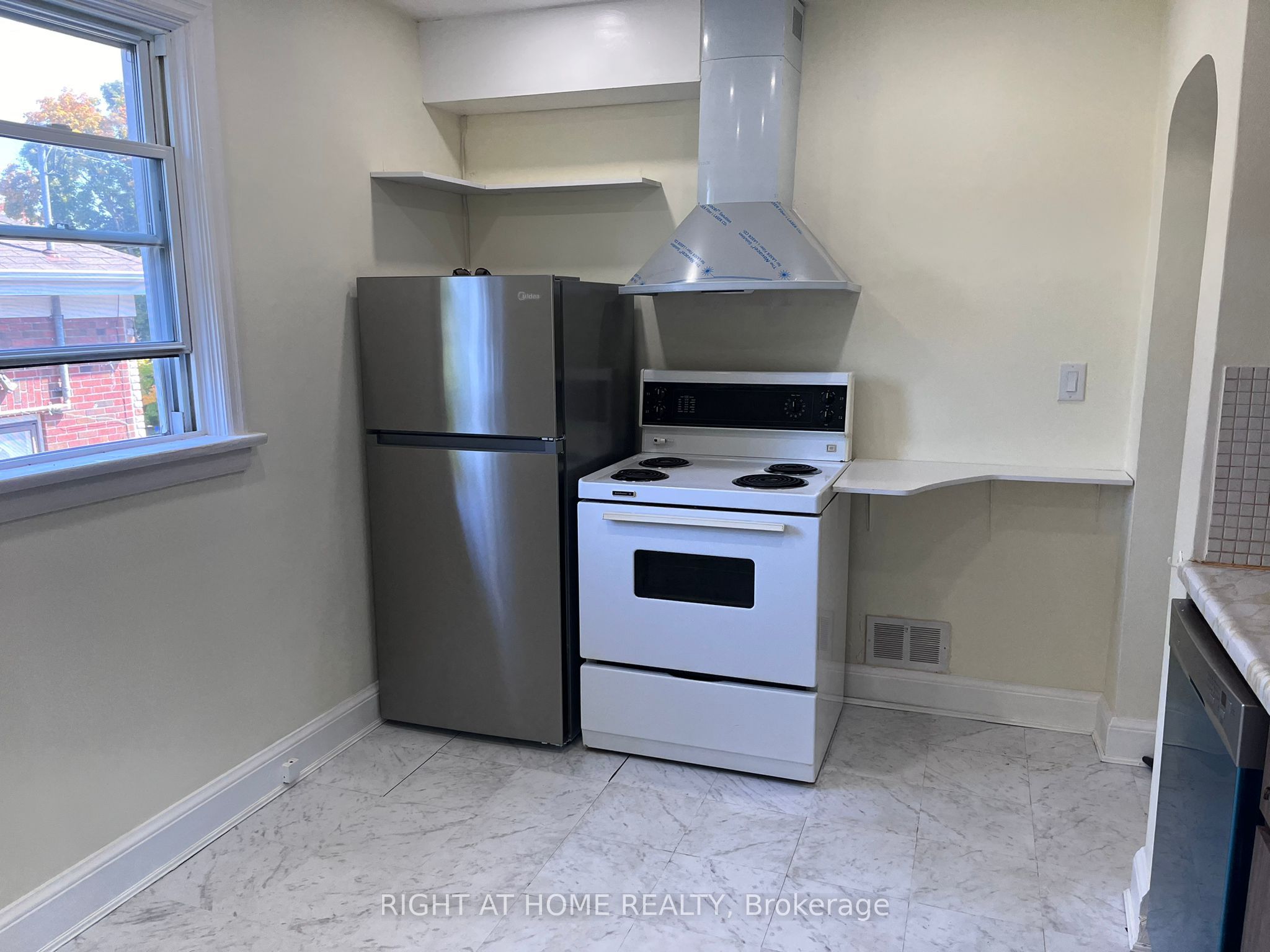 Unit Main flloor - 224 College Avenue, Oshawa 5
