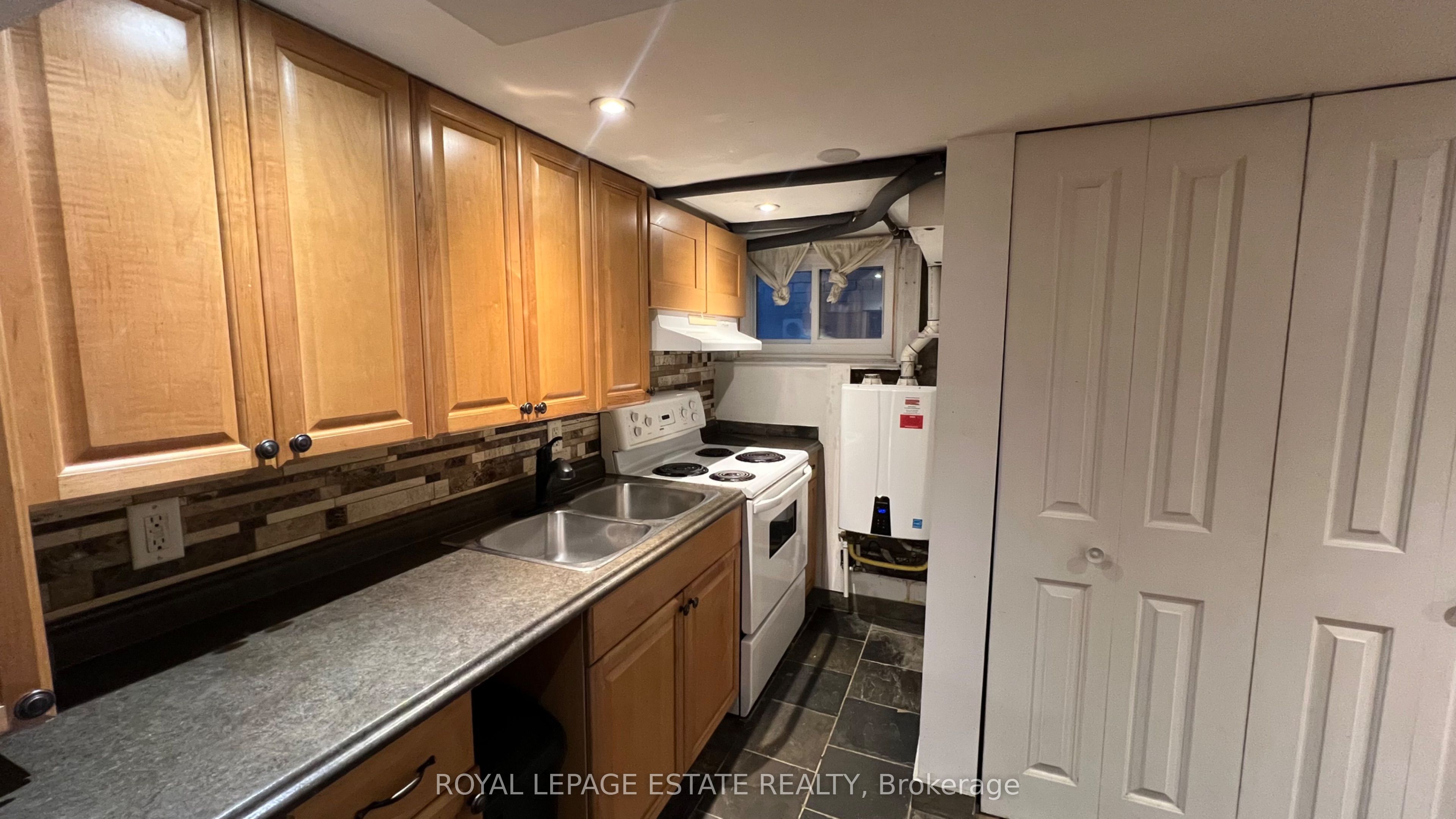 372 Victoria Park Avenue, Toronto 5
