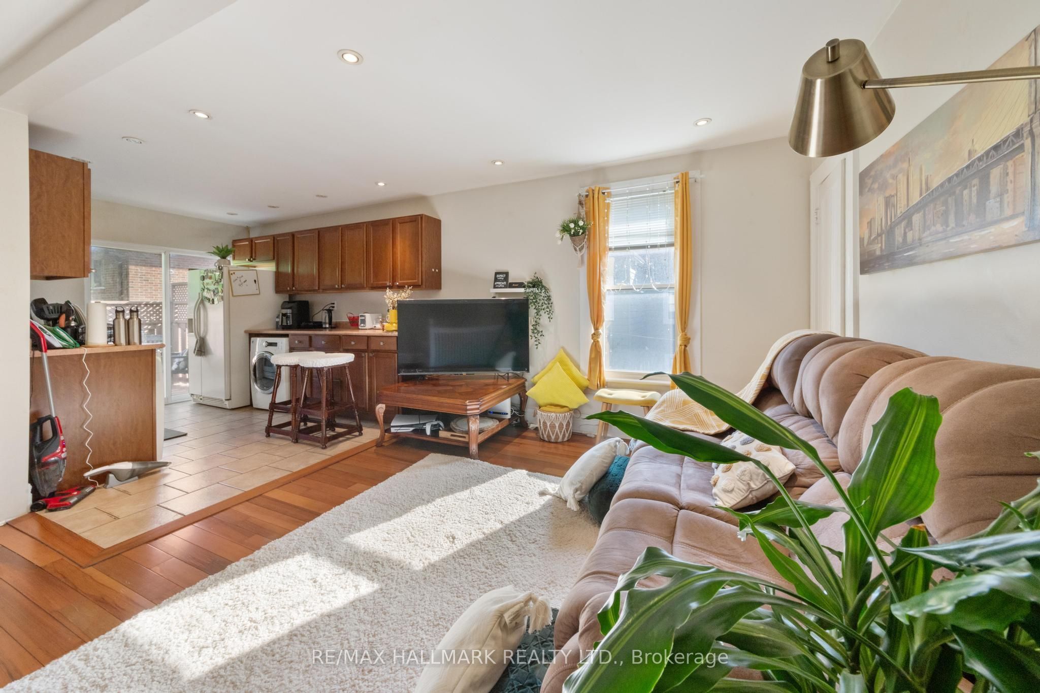 25 Norwood Terrace, Toronto 5