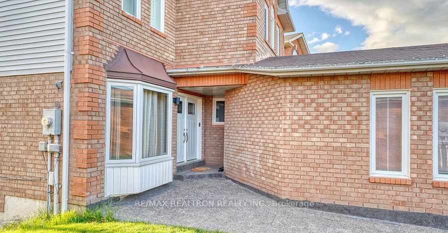 Unit Main Floor - 90 Oke Road, Clarington 4