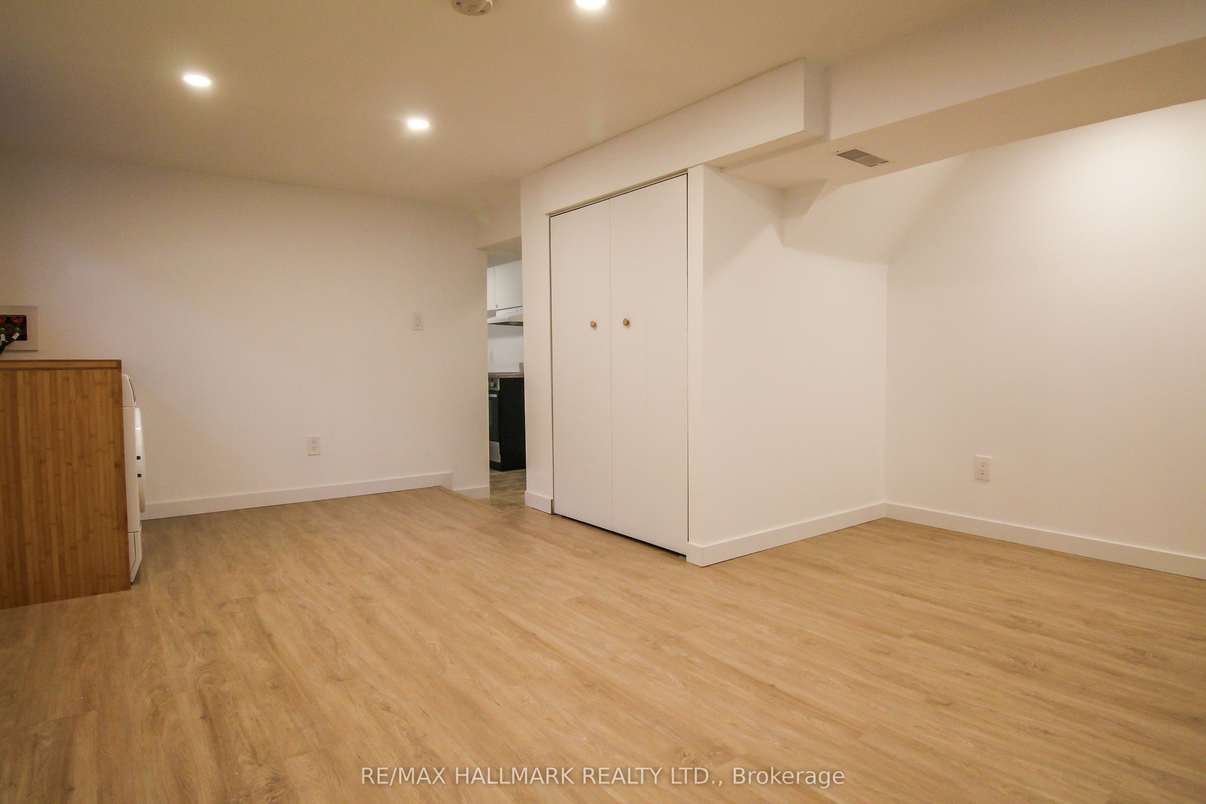 Unit Lower - 10 Hamilton Street, Toronto 5