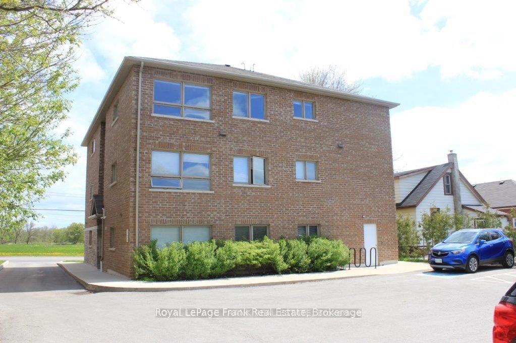 Unit 3 - 1418 Simcoe Street S, Oshawa 2